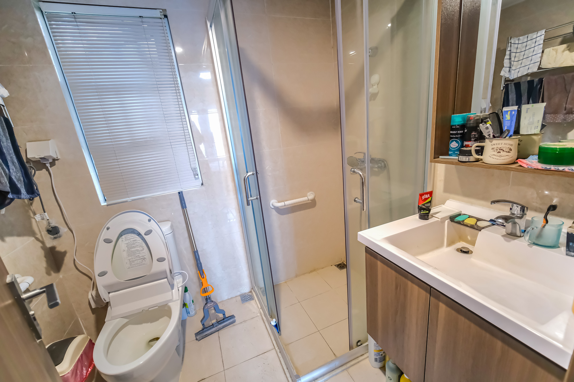 保利香槟国际  4室2厅2卫    120.0万 保利香槟国际  4室2厅2卫    120.0万卫生间