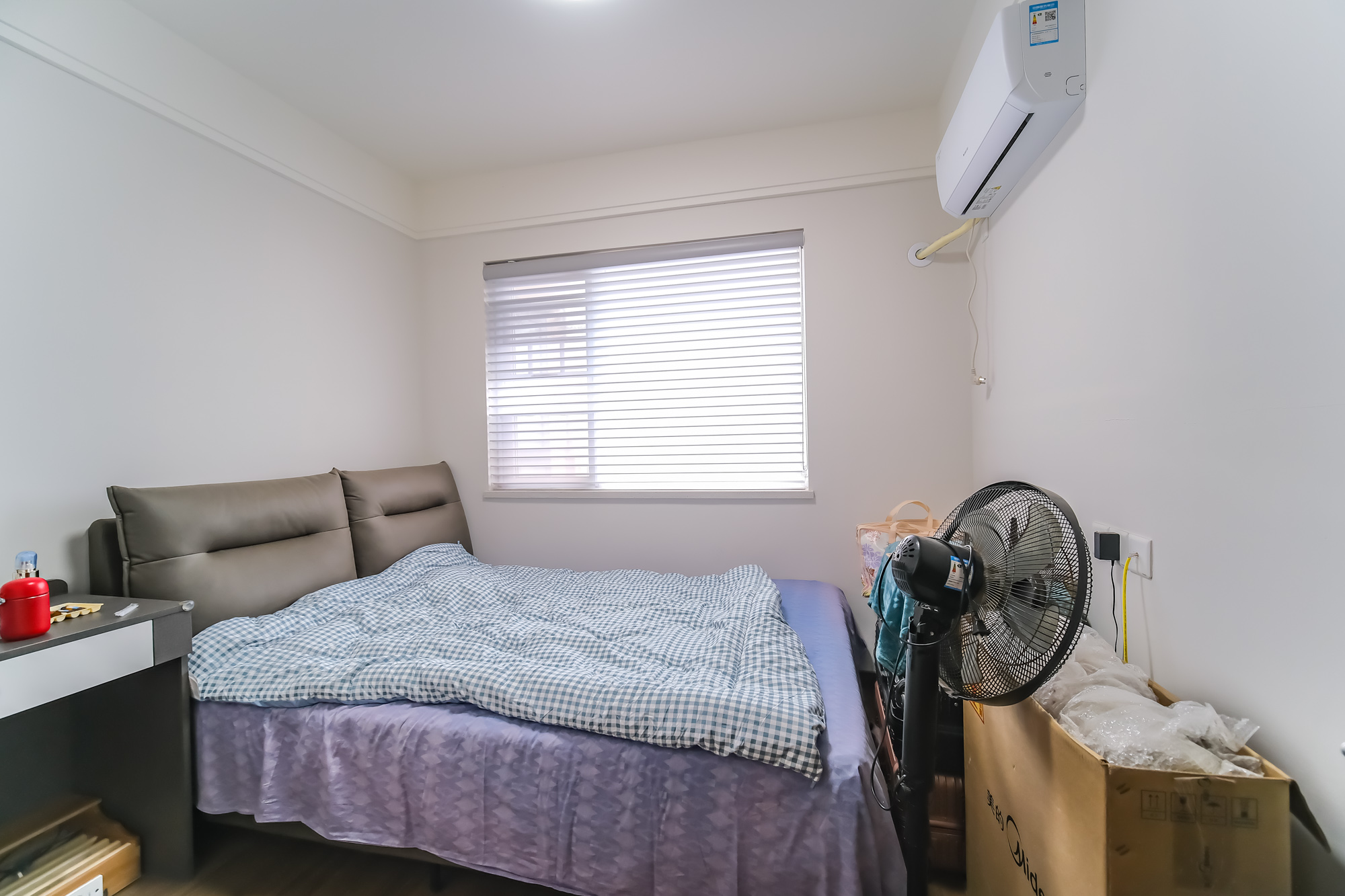 保利香槟国际  4室2厅2卫    120.0万 保利香槟国际  4室2厅2卫    120.0万卧室