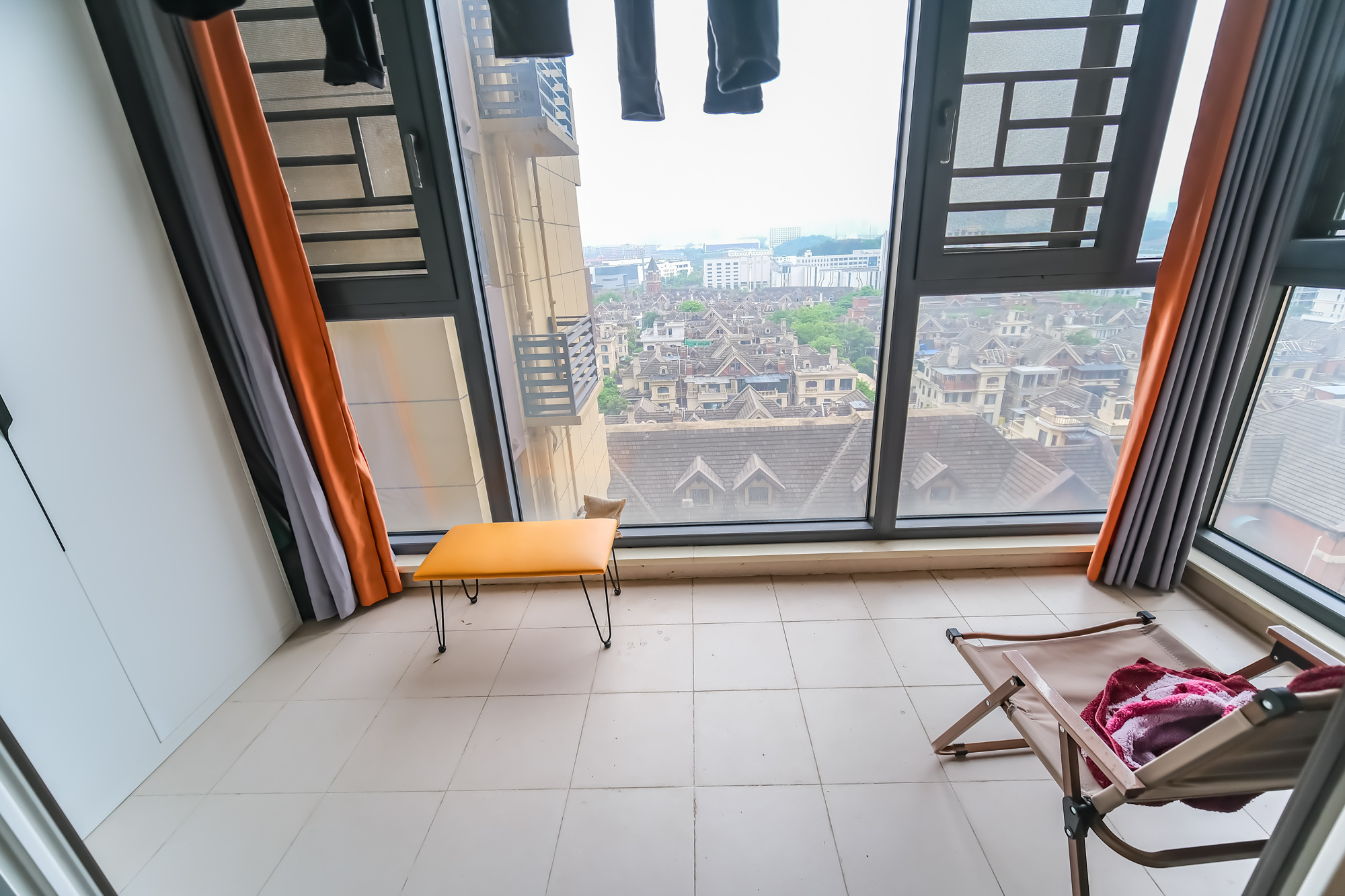 保利香槟国际  4室2厅2卫    120.0万 保利香槟国际  4室2厅2卫    120.0万阳台