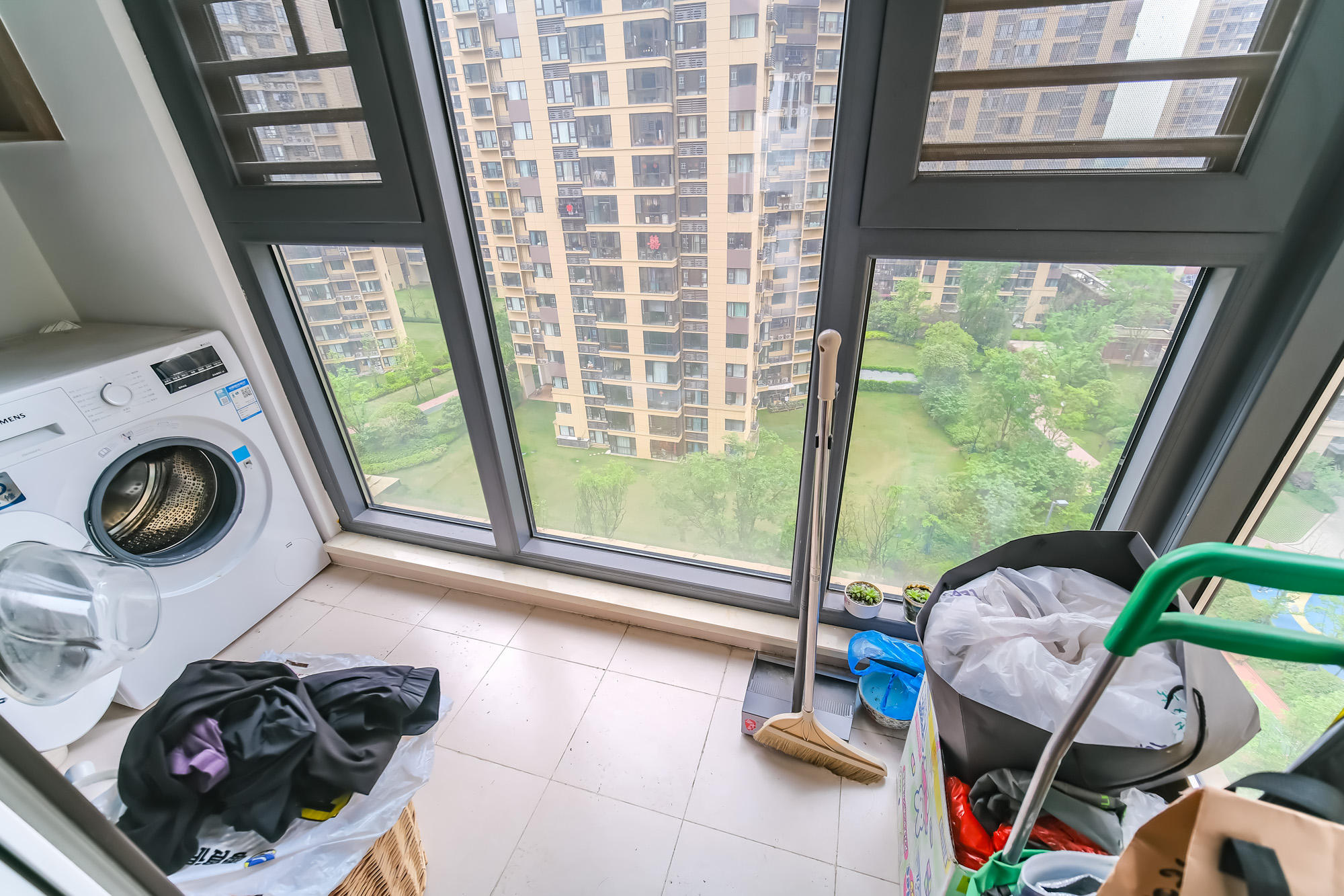 保利香槟国际  4室2厅2卫    120.0万 保利香槟国际  4室2厅2卫    120.0万阳台