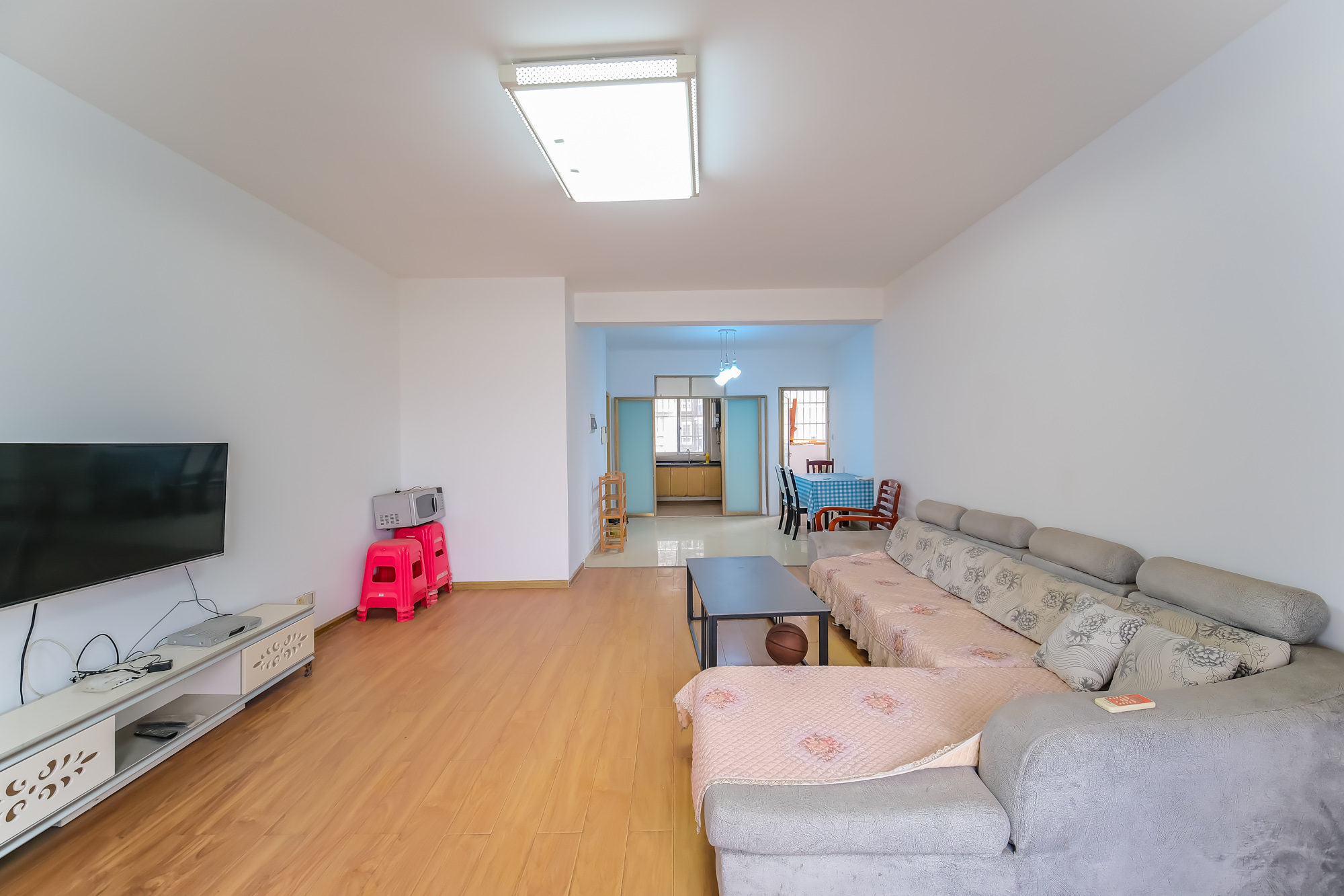 世景华庭 3室2厅2卫 69.8万 世景华庭 3室2厅2卫 69.8万客厅