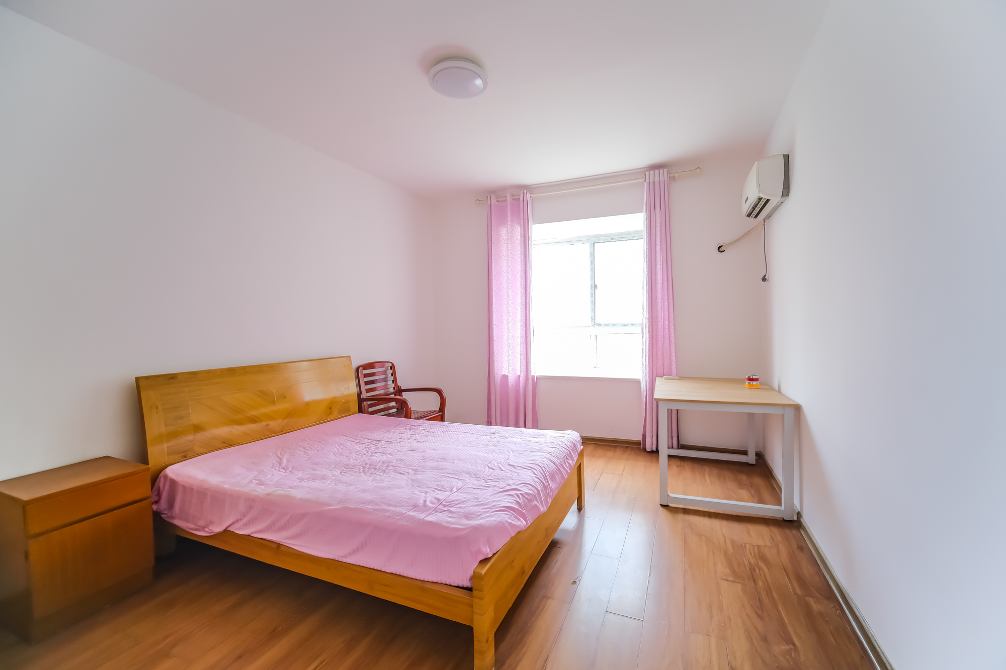 世景华庭 3室2厅2卫 69.8万 世景华庭 3室2厅2卫 69.8万卧室