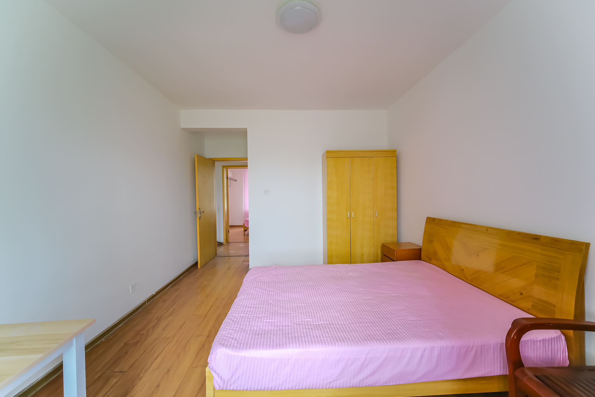 世景华庭 3室2厅2卫 69.8万 世景华庭 3室2厅2卫 69.8万卧室