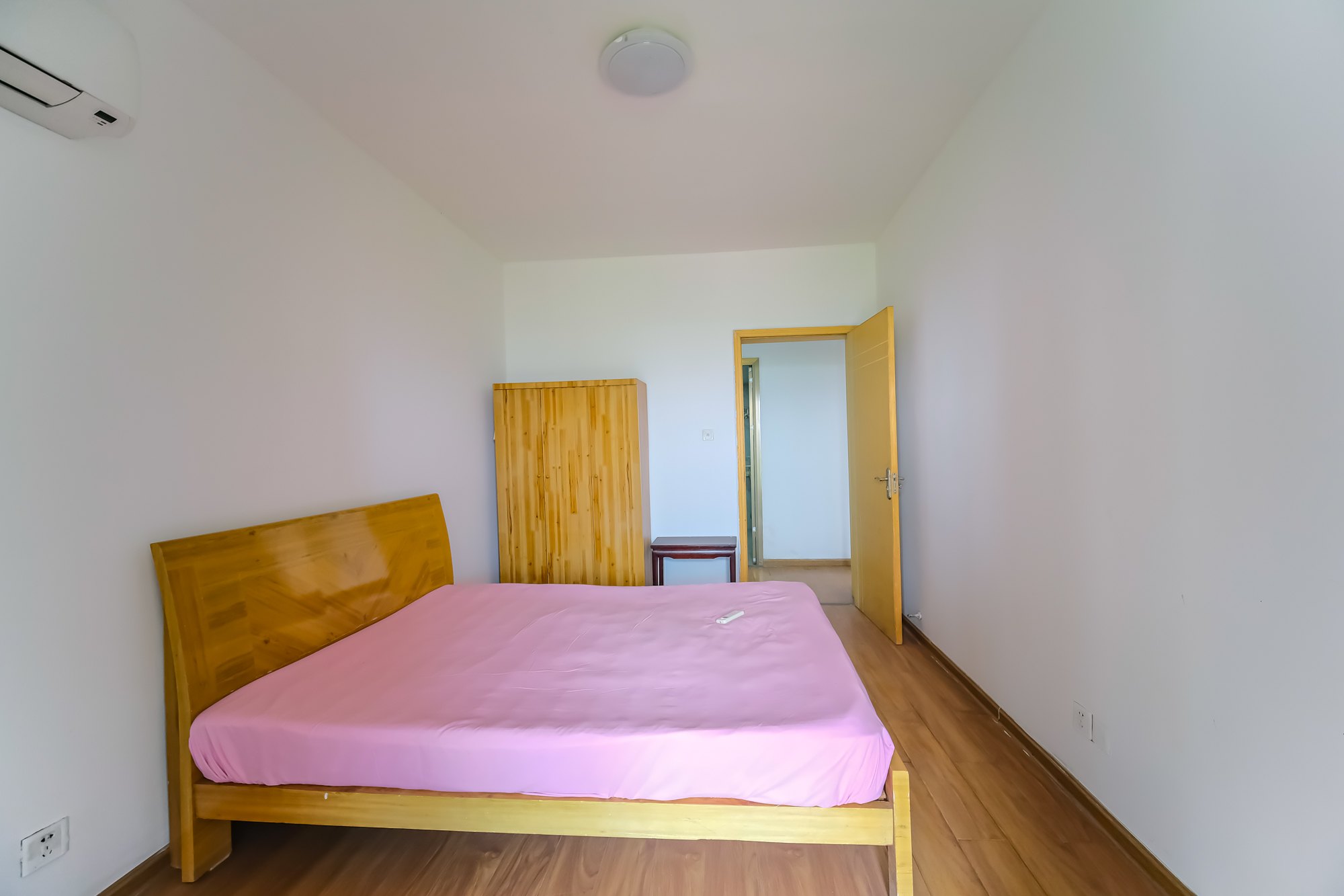 世景华庭 3室2厅2卫 69.8万 世景华庭 3室2厅2卫 69.8万卧室