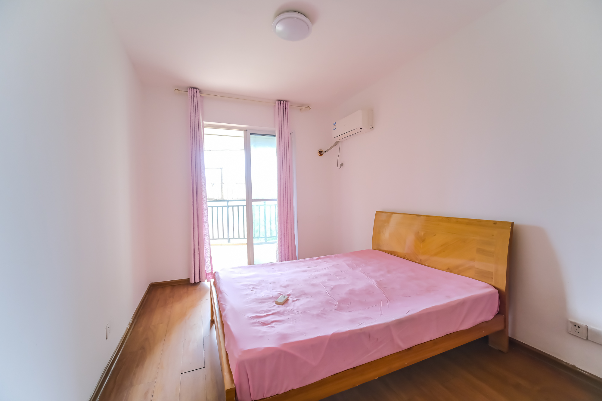 世景华庭 3室2厅2卫 69.8万 世景华庭 3室2厅2卫 69.8万卧室