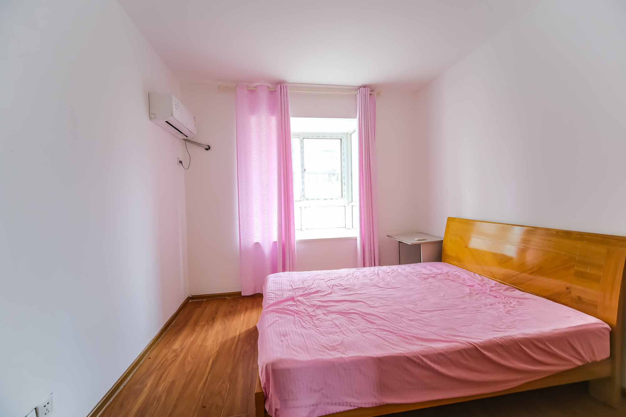 世景华庭 3室2厅2卫 69.8万 世景华庭 3室2厅2卫 69.8万卧室