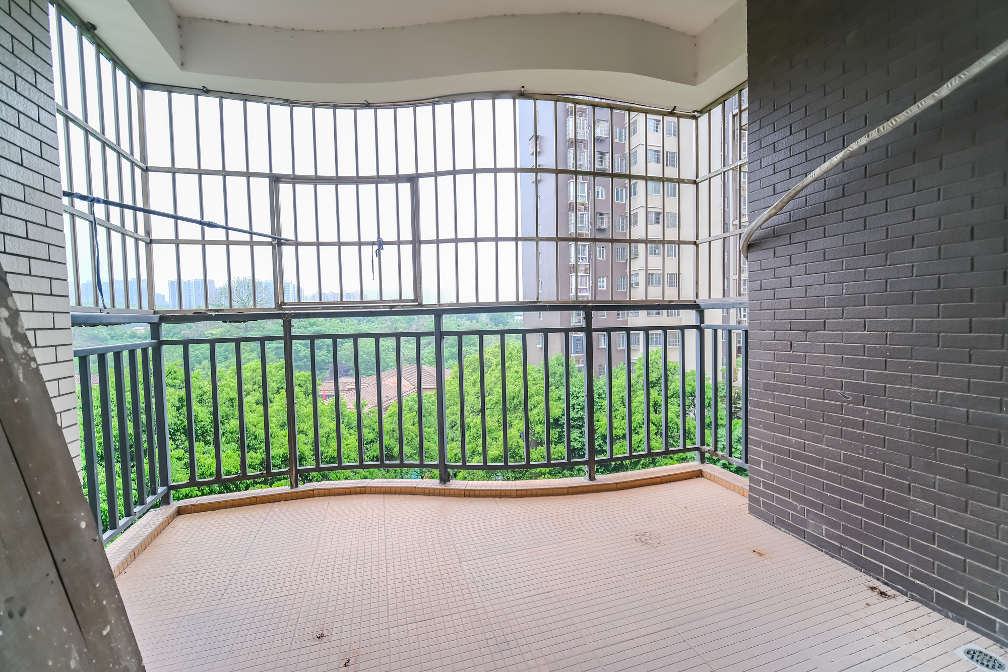 世景华庭 3室2厅2卫 69.8万 世景华庭 3室2厅2卫 69.8万阳台