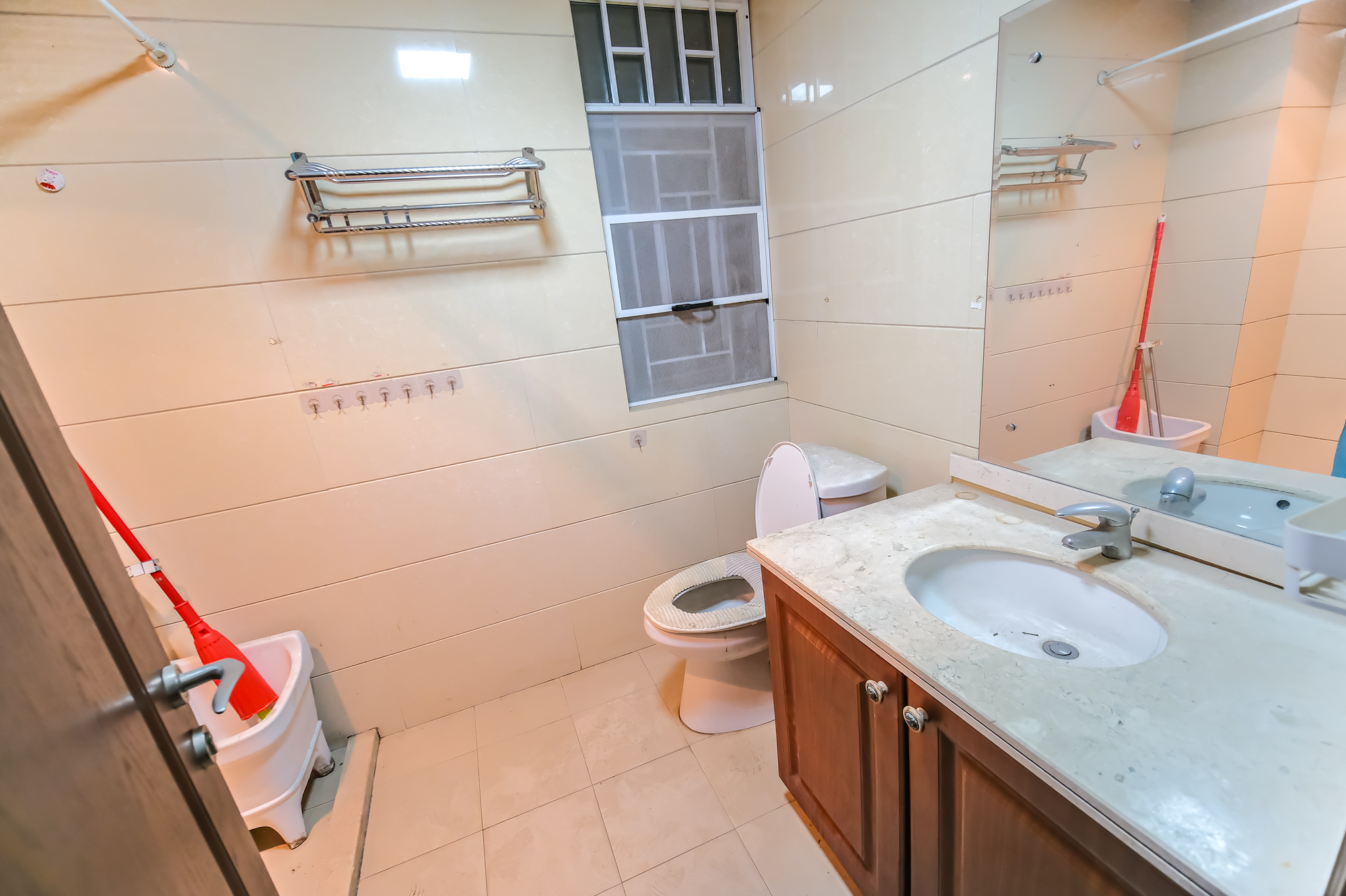 郡原居里  3室2厅1卫    65.0万 郡原居里  3室2厅1卫    65.0万卫生间