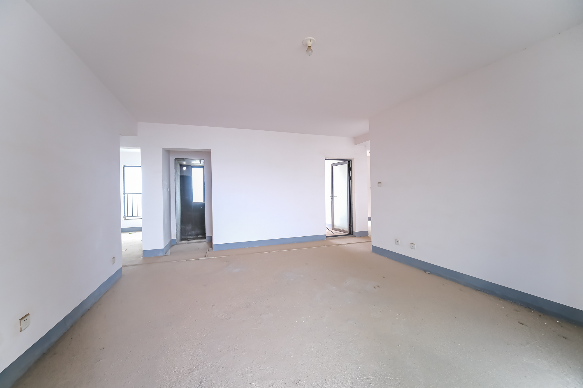 三一街区 3室2厅1卫 75.0万 三一街区 3室2厅1卫 75.0万客厅