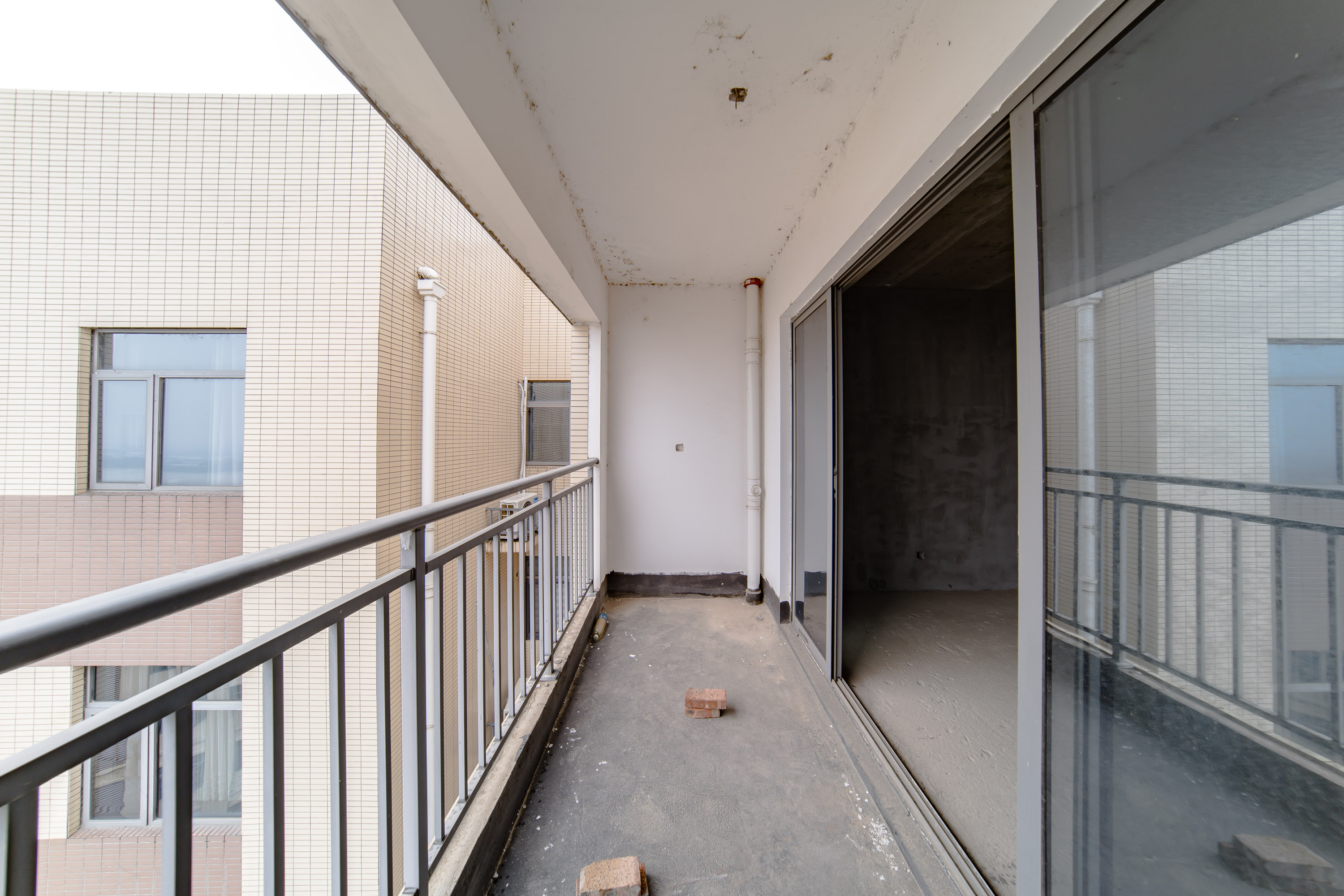 牛力家园  3室2厅2卫   120.00万阳台