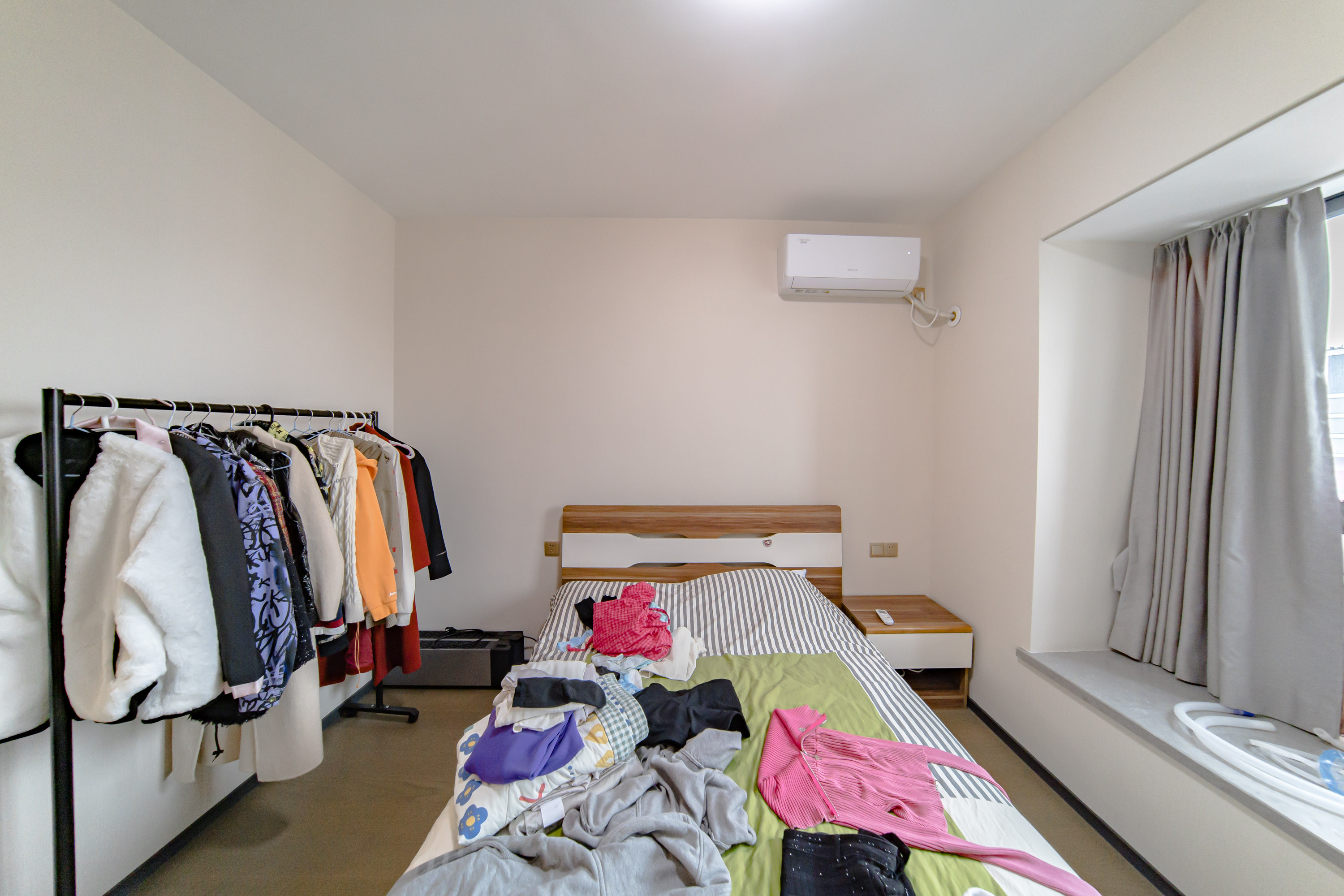 中海阅麓山二期  3室2厅2卫   170.00万卧室