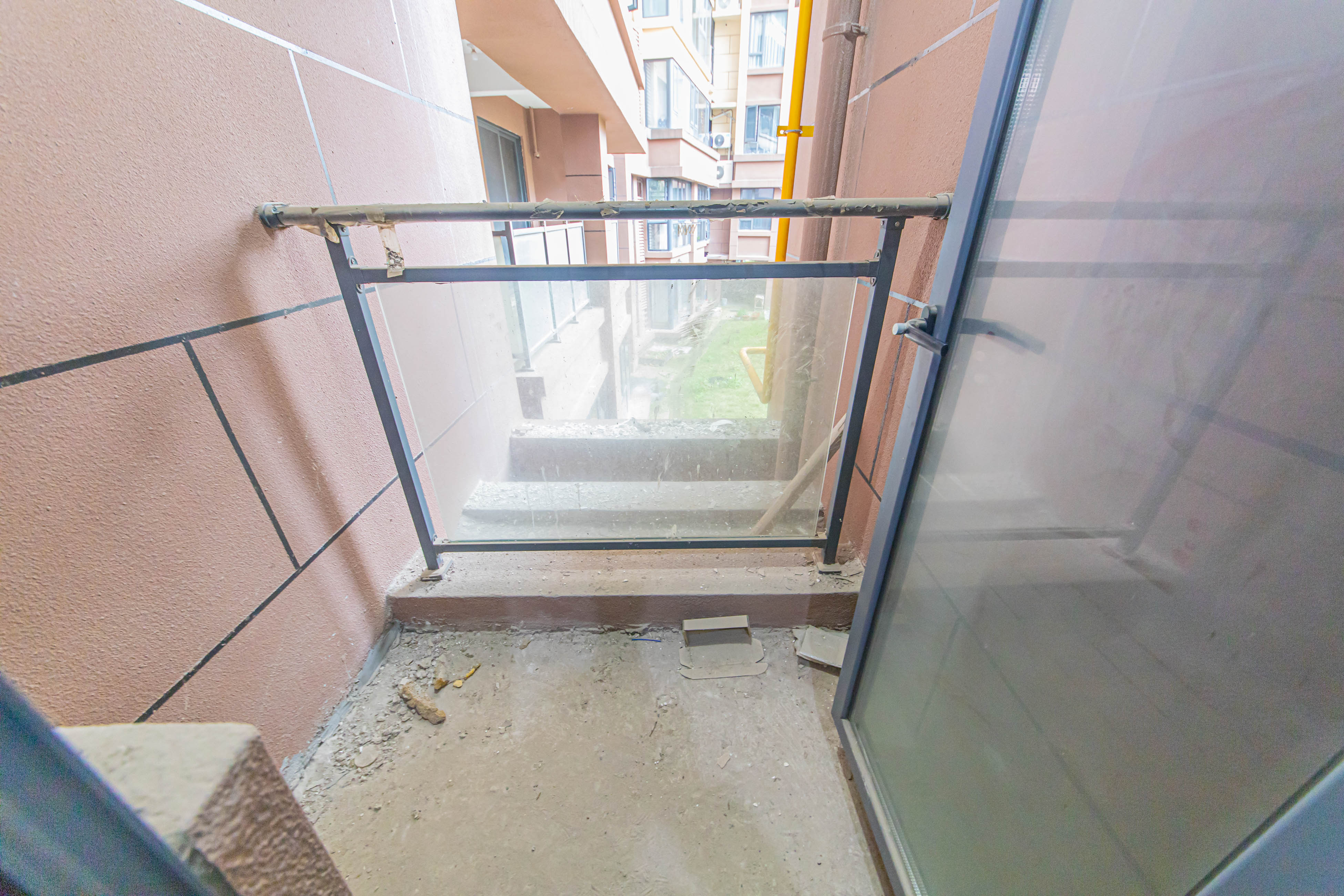 东能华府  3室2厅2卫   103.00万厨房