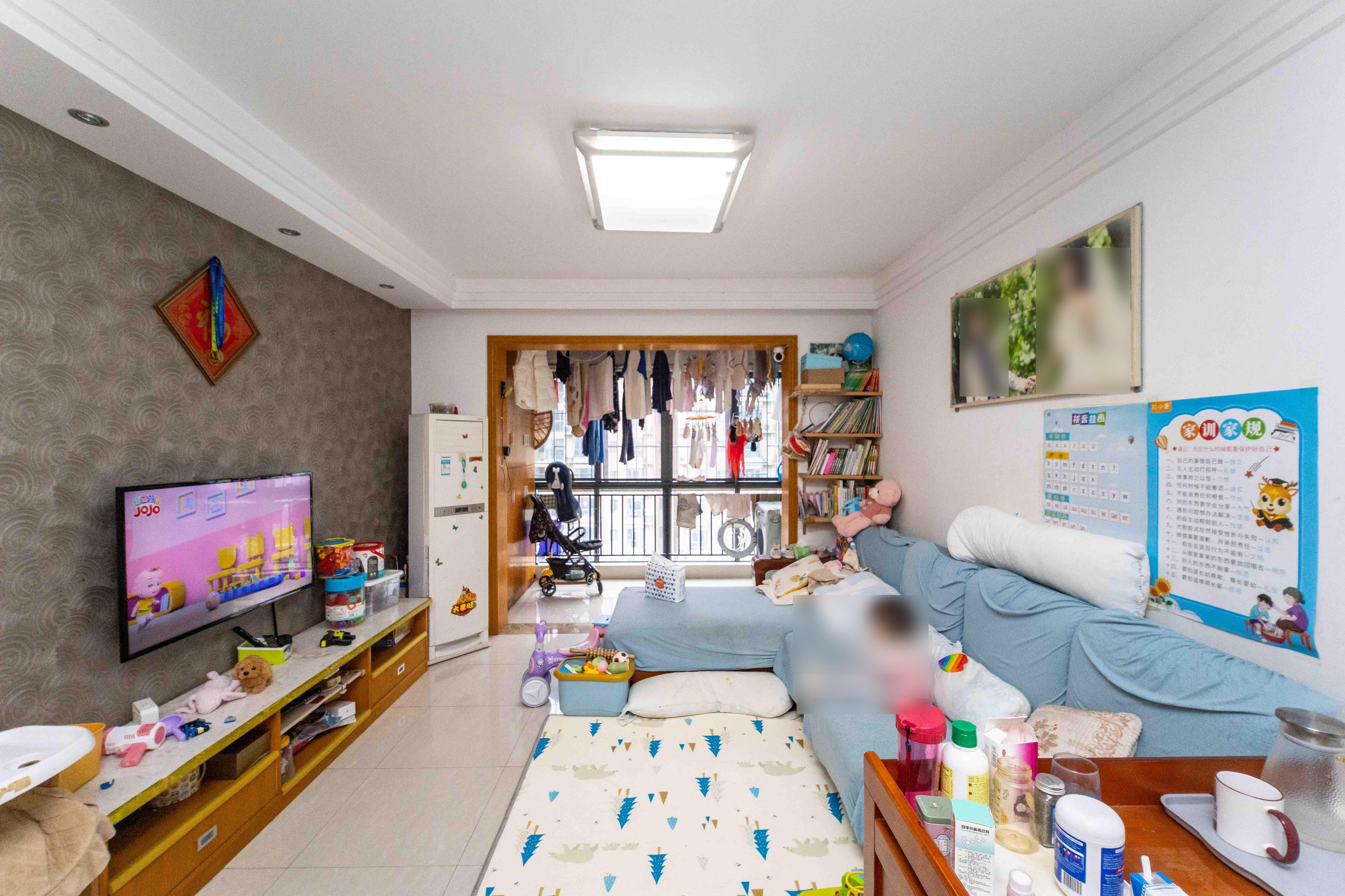 万象凯旋湾  3室1厅1卫    92.8万 万象凯旋湾  3室1厅1卫    92.8万客厅