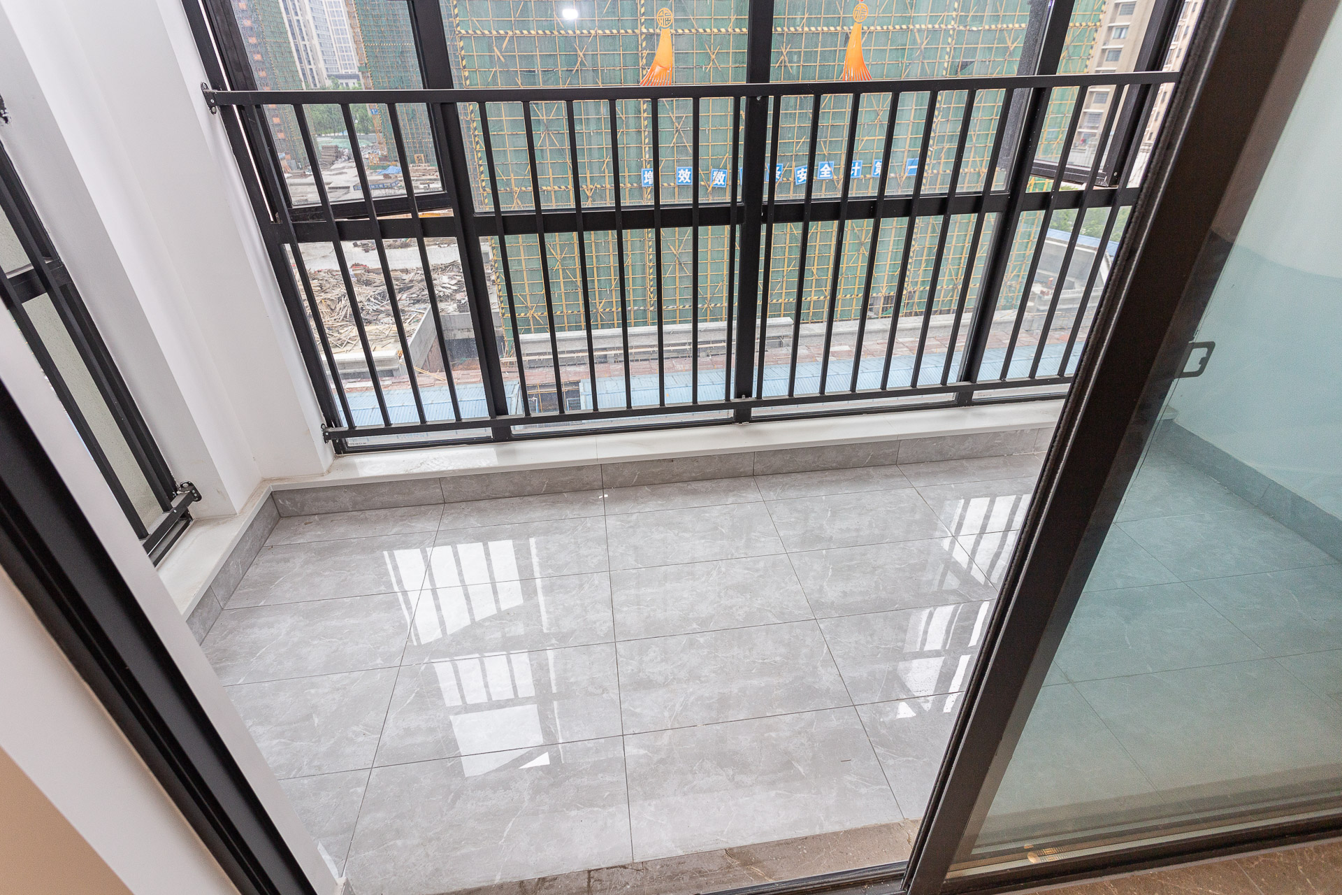 金富湘江悦城  3室2厅1卫    110.0万 金富湘江悦城  3室2厅1卫    110.0万阳台