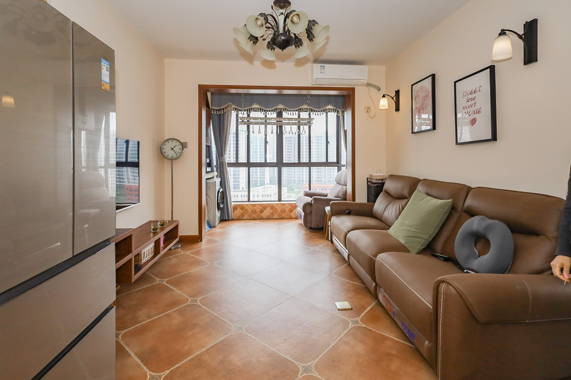 谷山庭院二期 2室2厅1卫 67.0万 谷山庭院二期 2室2厅1卫 67.0万客厅