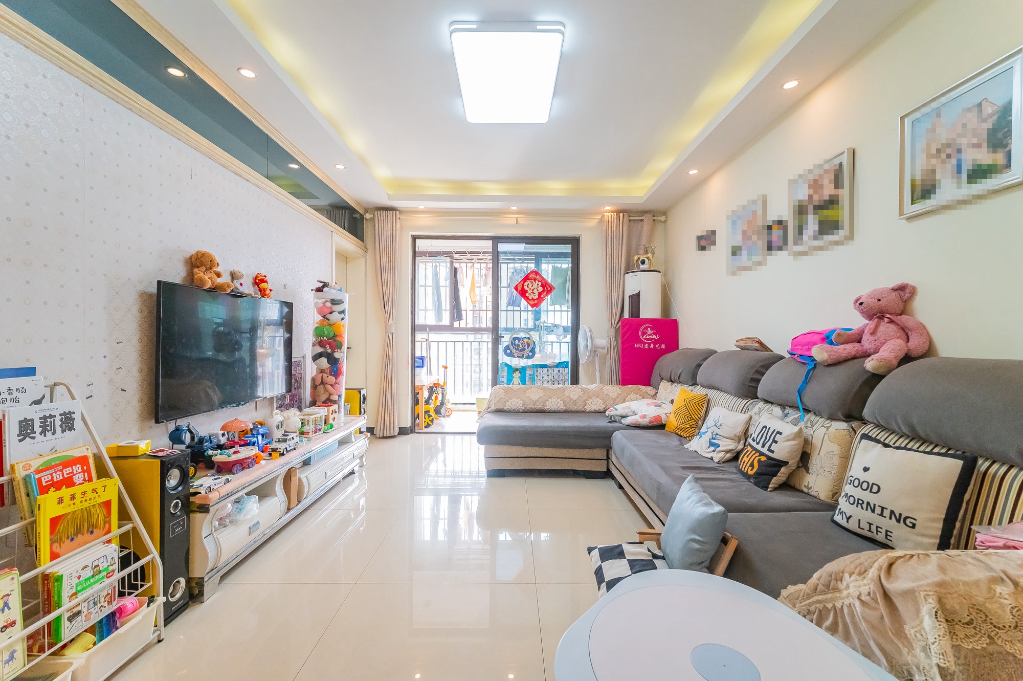 华润置地广场一期 3室2厅1卫 68.5万 华润置地广场一期 3室2厅1卫 68.5万客厅