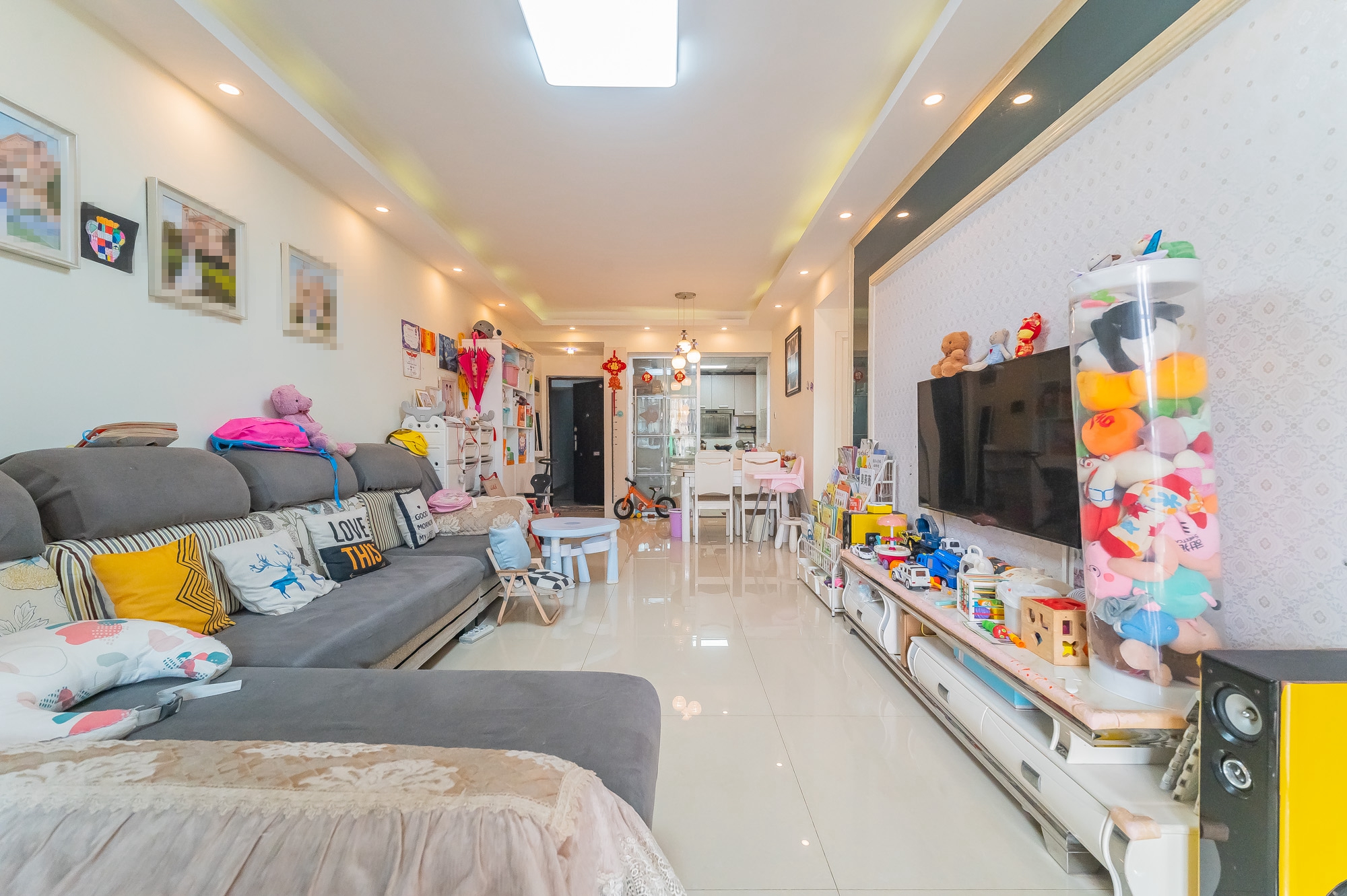 华润置地广场一期 3室2厅1卫 68.5万 华润置地广场一期 3室2厅1卫 68.5万客厅