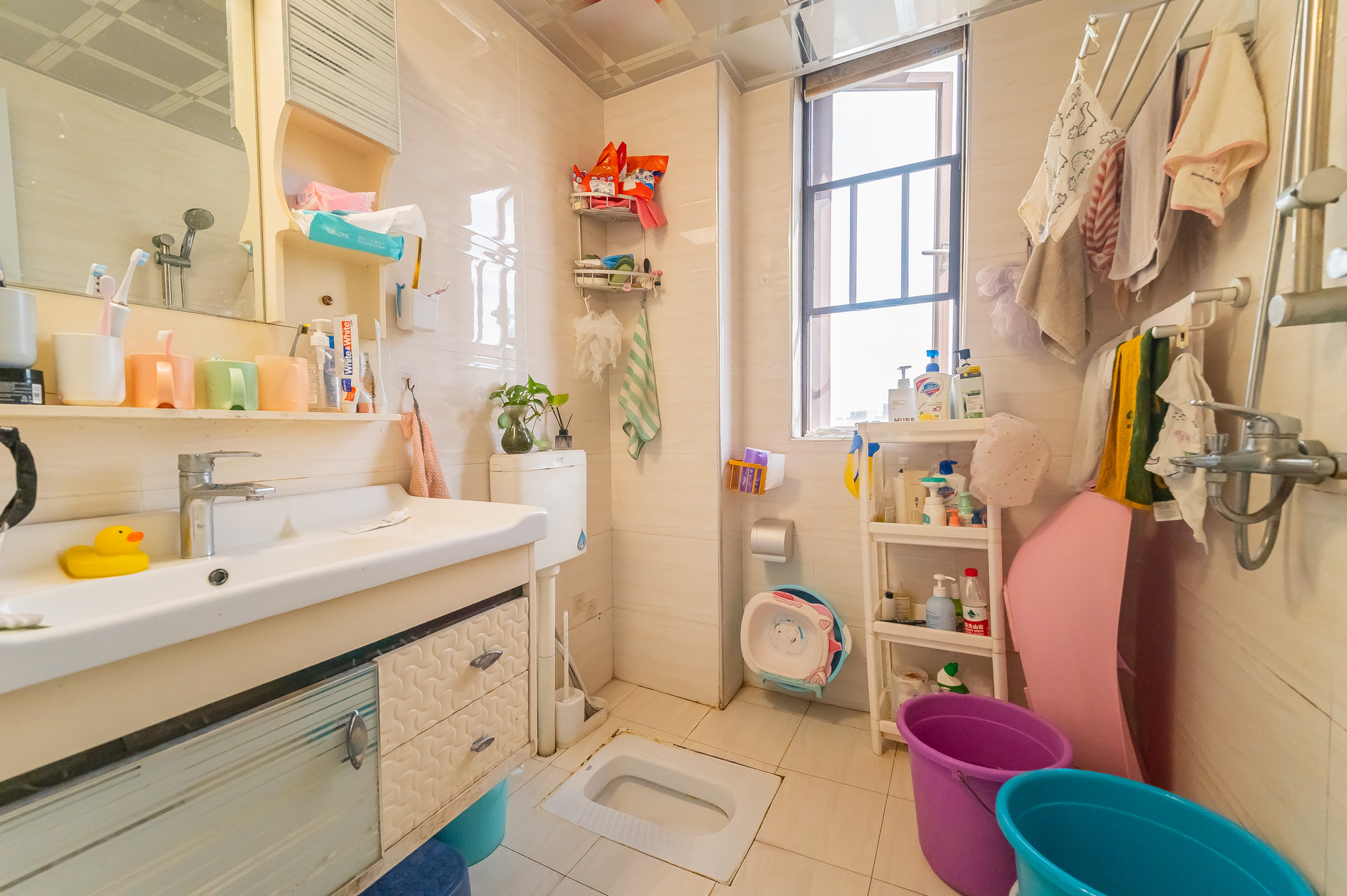 华润置地广场一期 3室2厅1卫 68.5万 华润置地广场一期 3室2厅1卫 68.5万卫生间