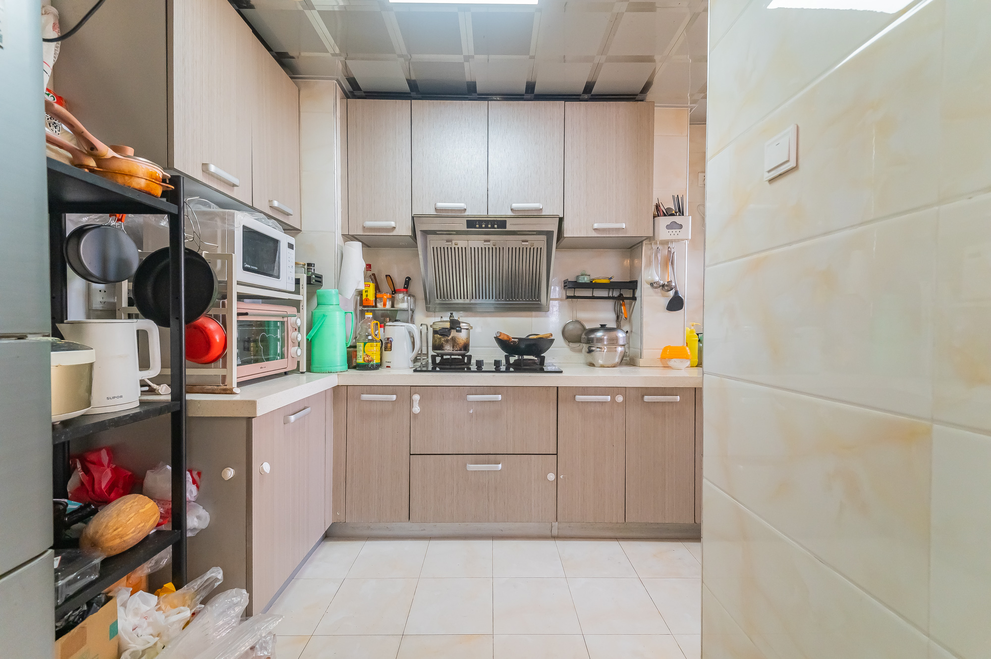 华润置地广场一期 3室2厅1卫 68.5万 华润置地广场一期 3室2厅1卫 68.5万厨房