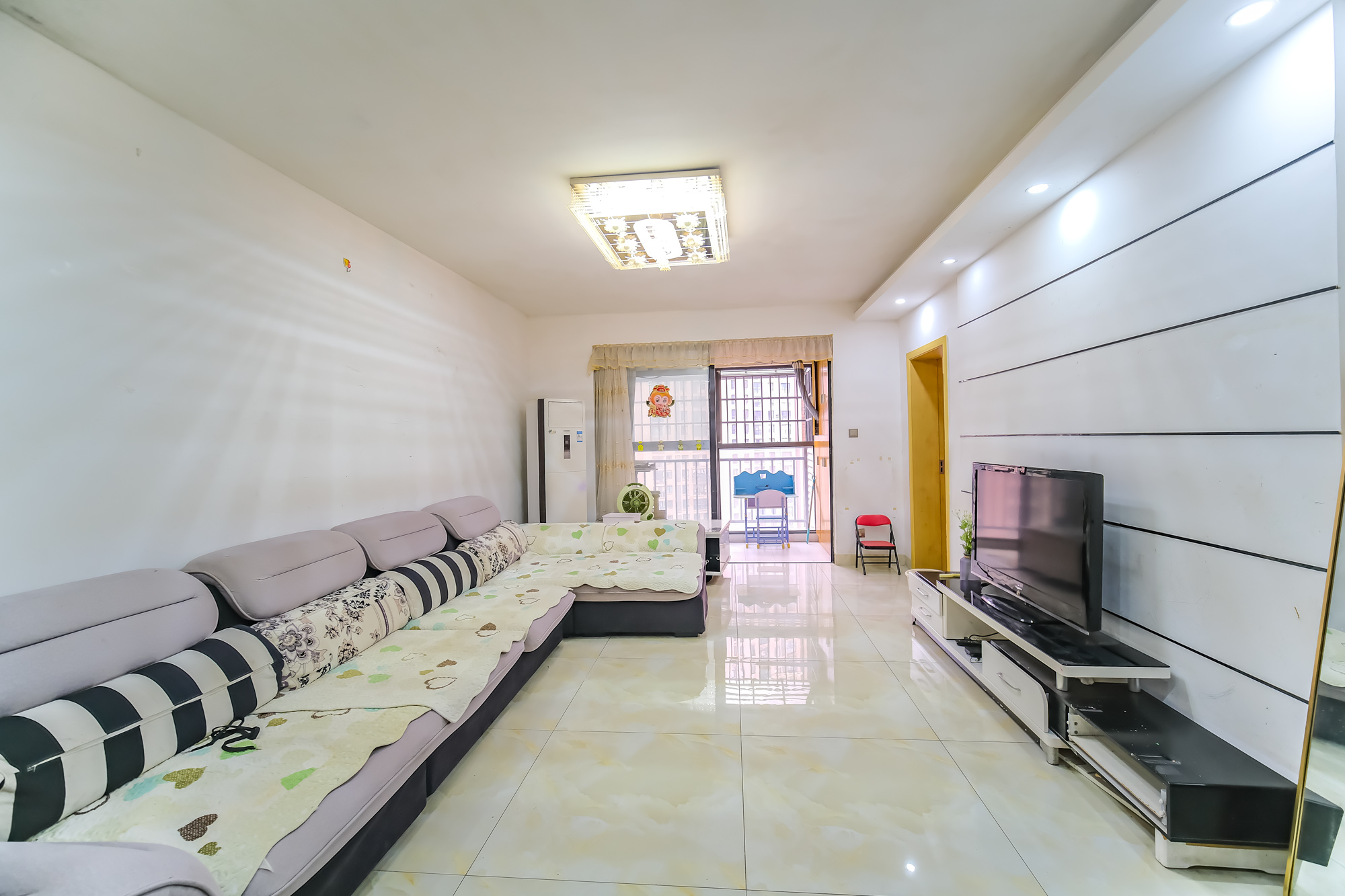 三一街区 3室2厅1卫 65.0万 三一街区 3室2厅1卫 65.0万客厅