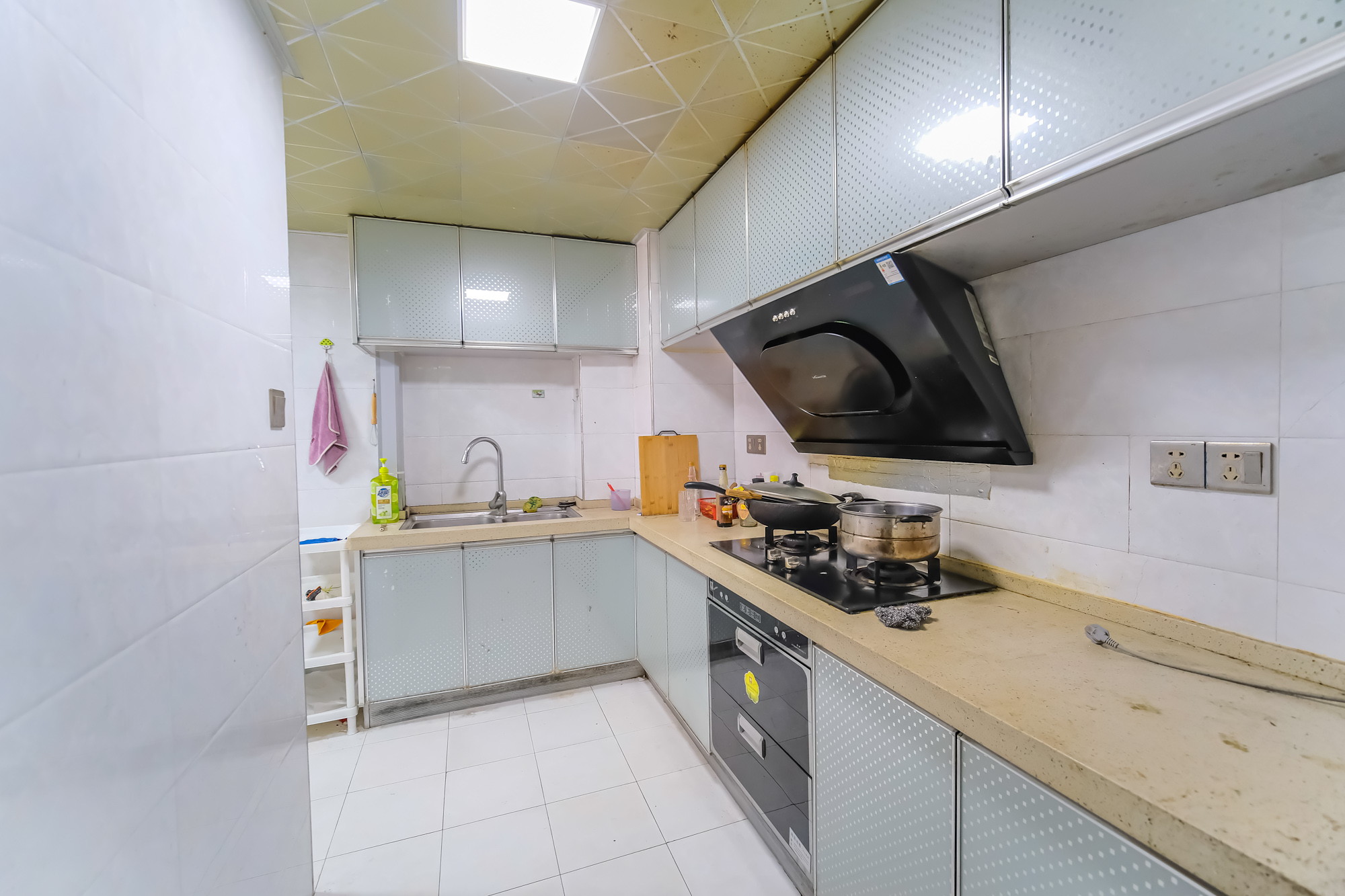 三一街区 3室2厅1卫 65.0万 三一街区 3室2厅1卫 65.0万厨房