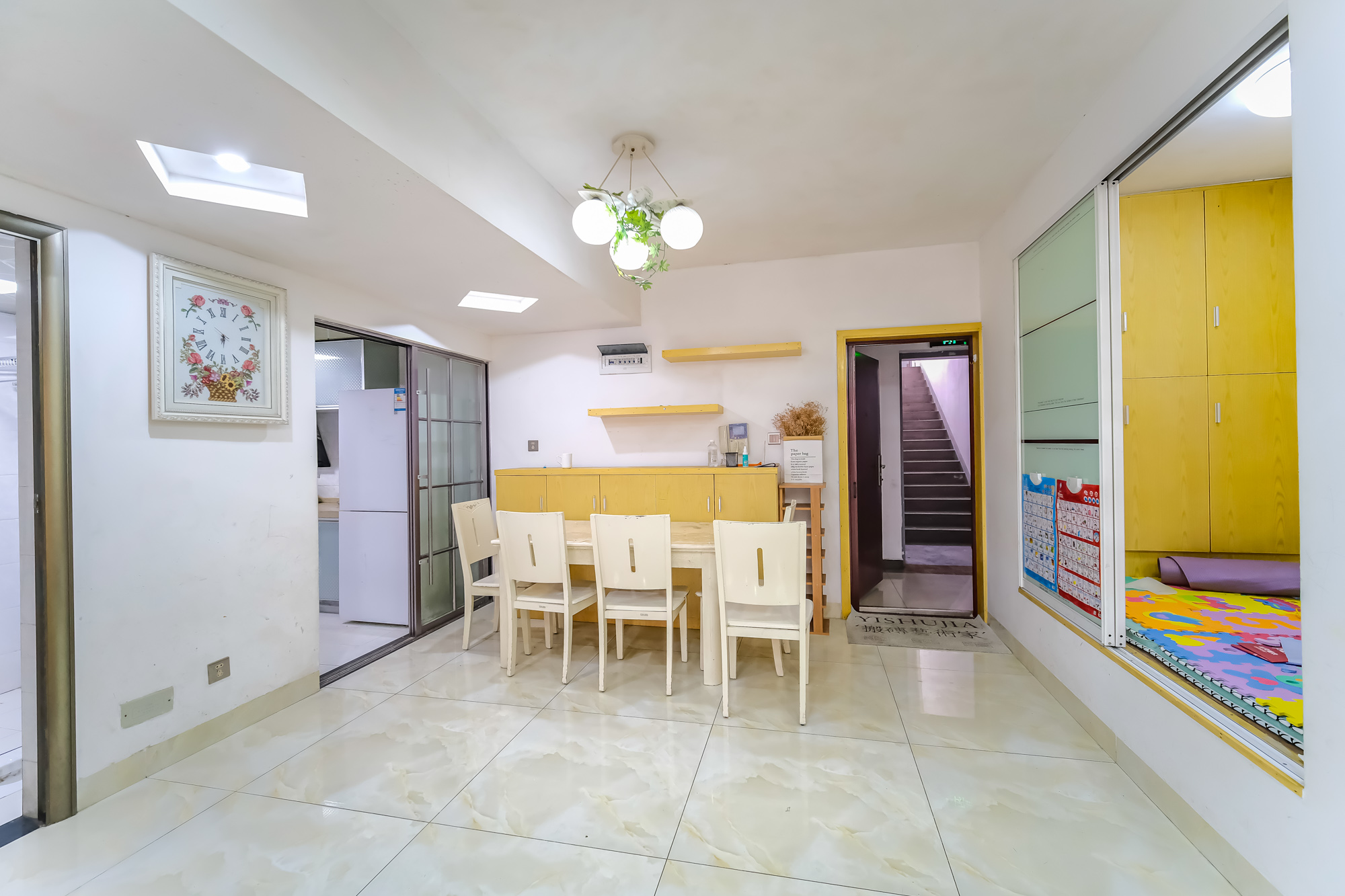 三一街区 3室2厅1卫 65.0万 三一街区 3室2厅1卫 65.0万客厅