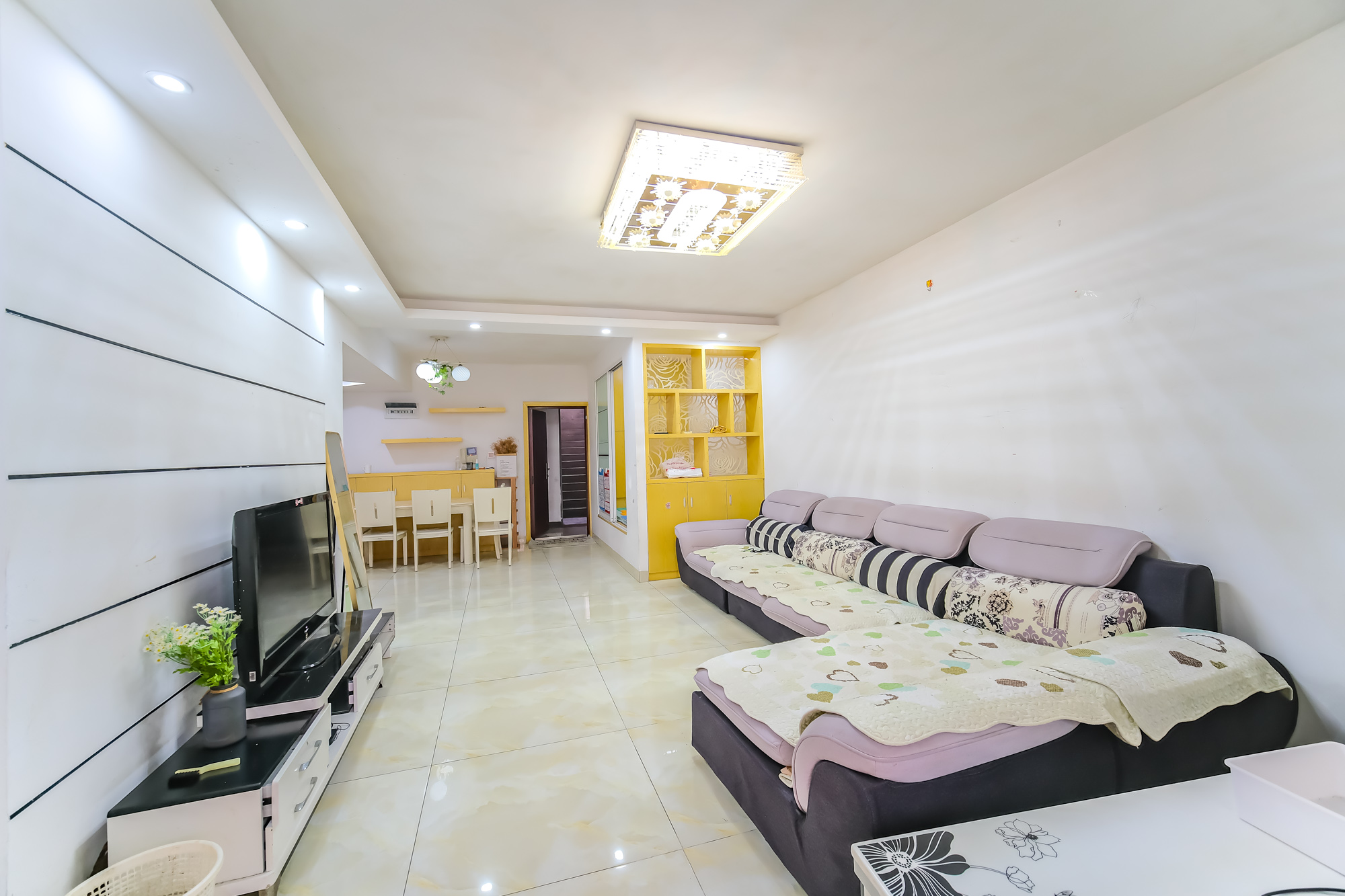 三一街区 3室2厅1卫 65.0万 三一街区 3室2厅1卫 65.0万客厅