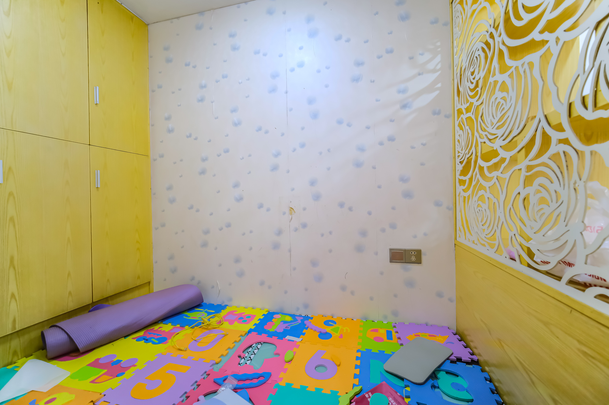 三一街区 3室2厅1卫 65.0万 三一街区 3室2厅1卫 65.0万卧室