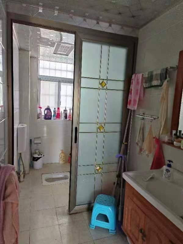鸿都苑  3室2厅2卫   1300.00元/月室内图