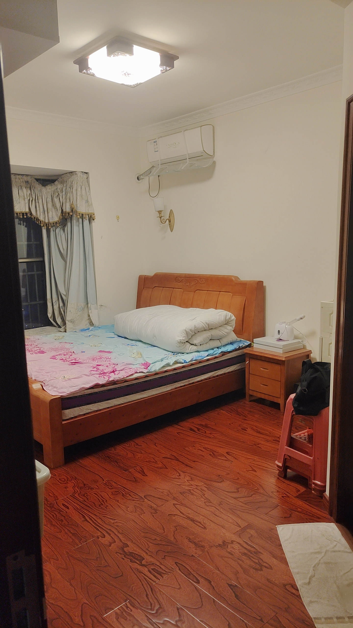 百弘帝景  3室2厅2卫   68.80万客厅
