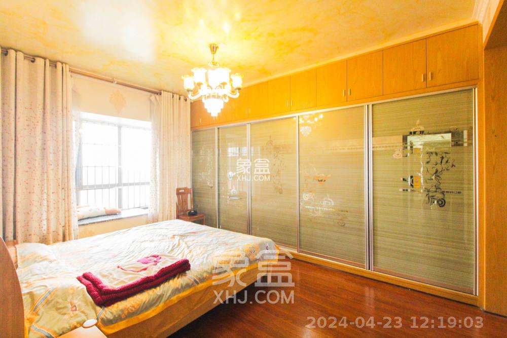 上海城小区  4室2厅2卫   3000.00元/月室内图
