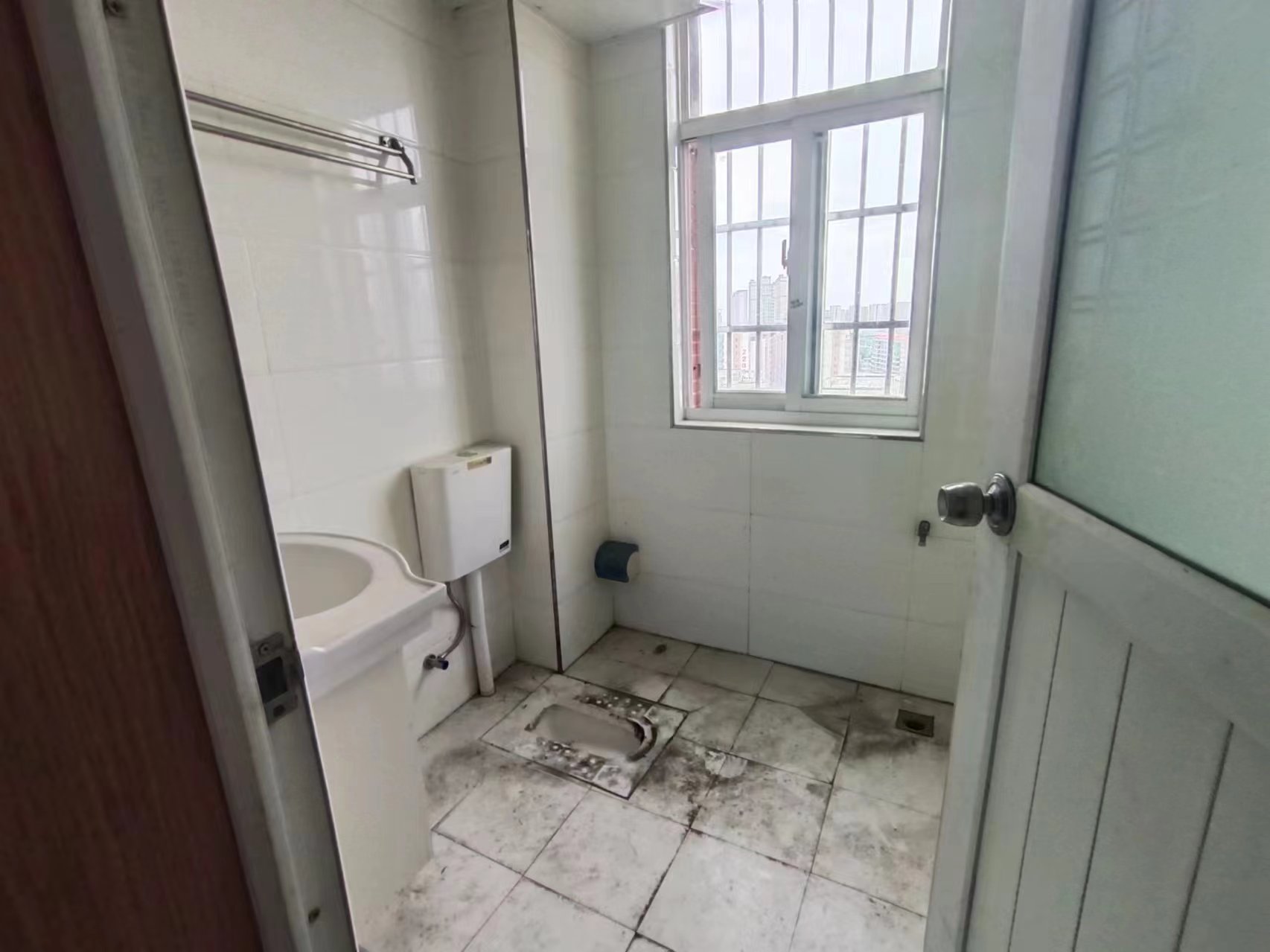 繁茂大厦 3室2厅2卫 59.8万 繁茂大厦 3室2厅2卫 59.8万室内图