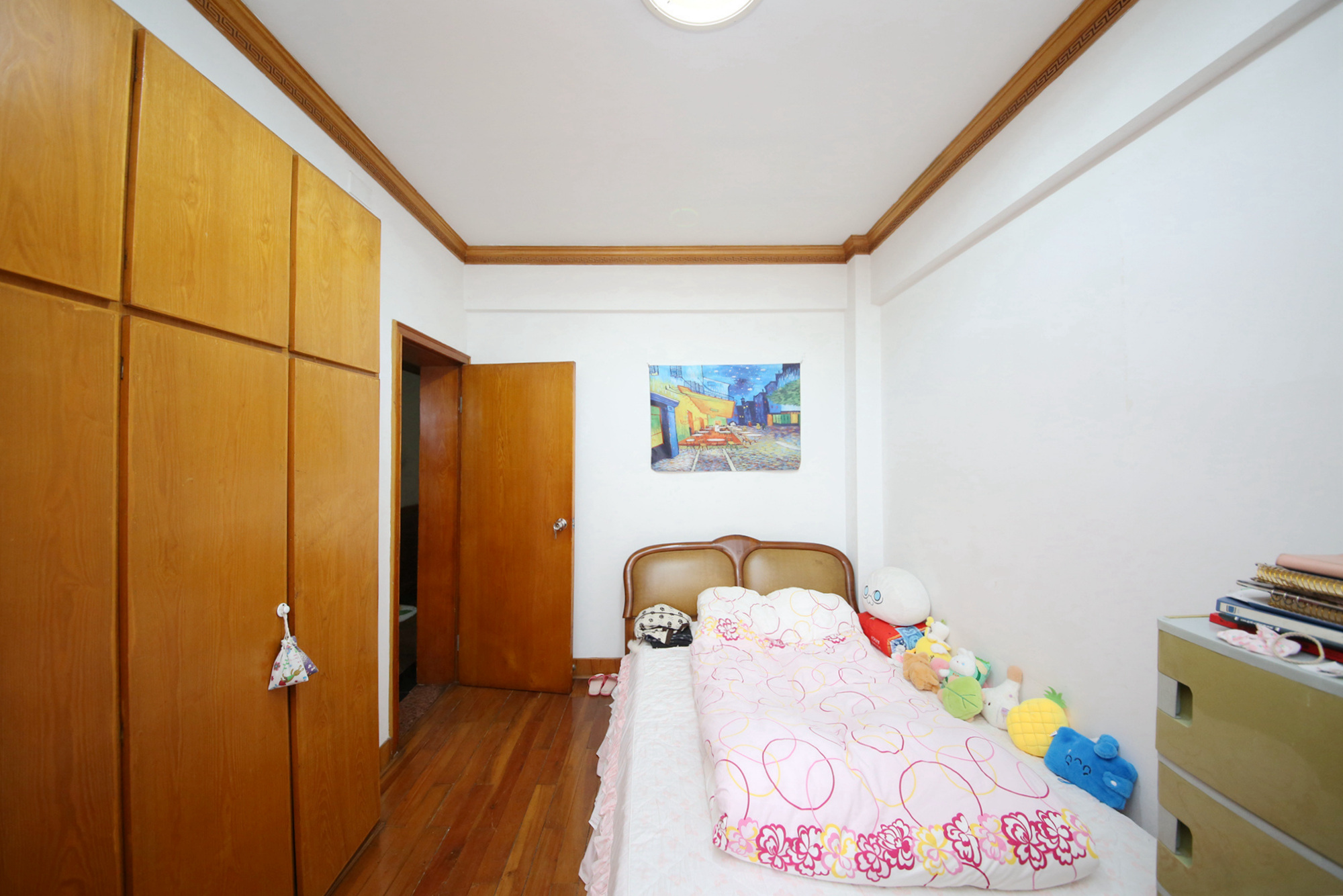 燕山街社区  3室2厅2卫   108.00万卧室