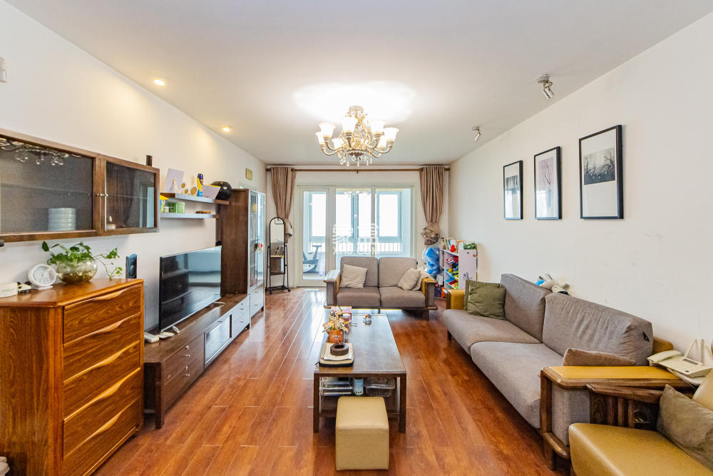 万国城（当代满庭春MOMA）一期  3室2厅2卫    123.0万