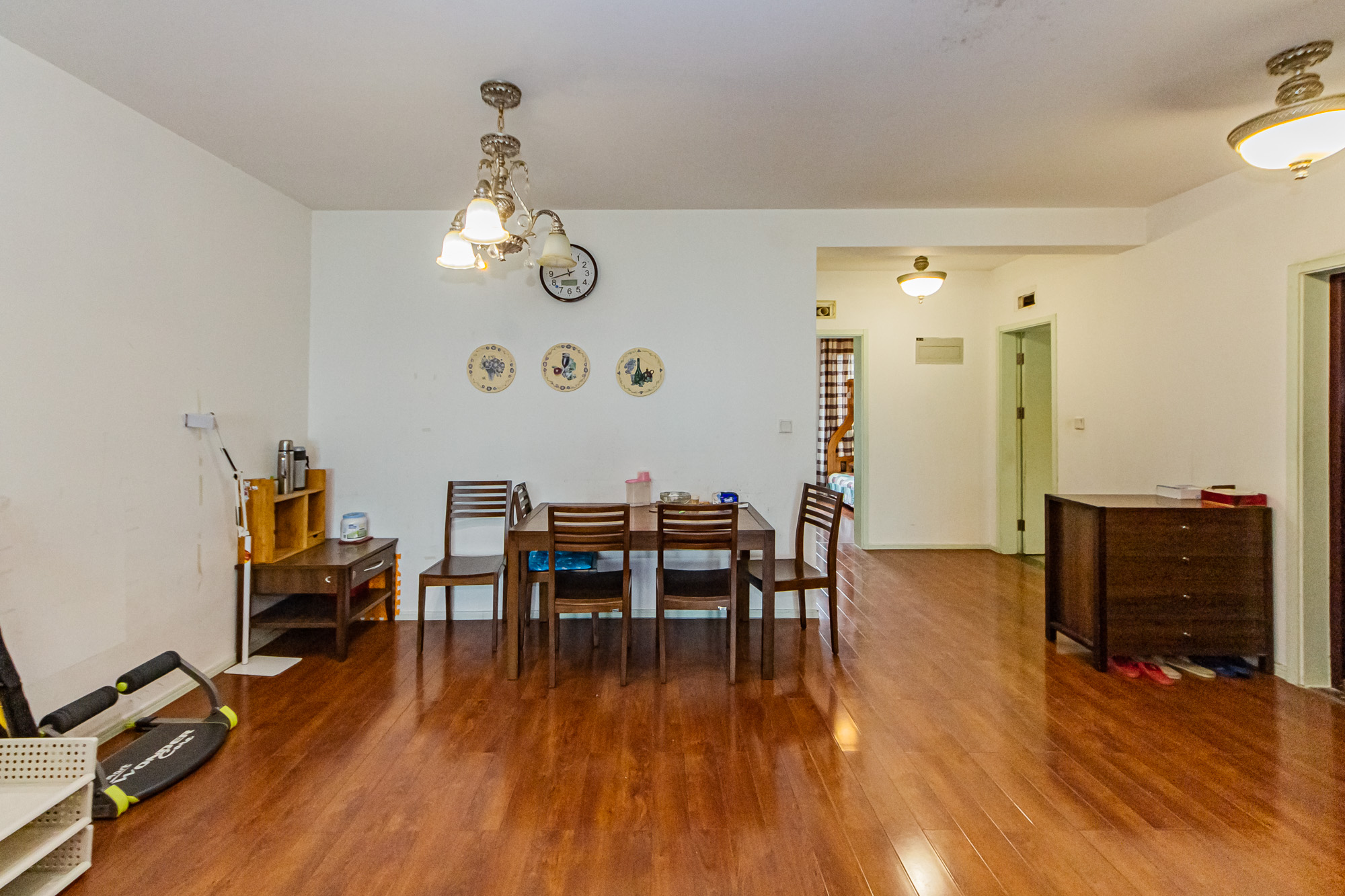 万国城(当代满庭春MOMA)一期 3室2厅2卫 123.0万 万国城(当代满庭春MOMA)一期 3室2厅2卫 123.0万客厅