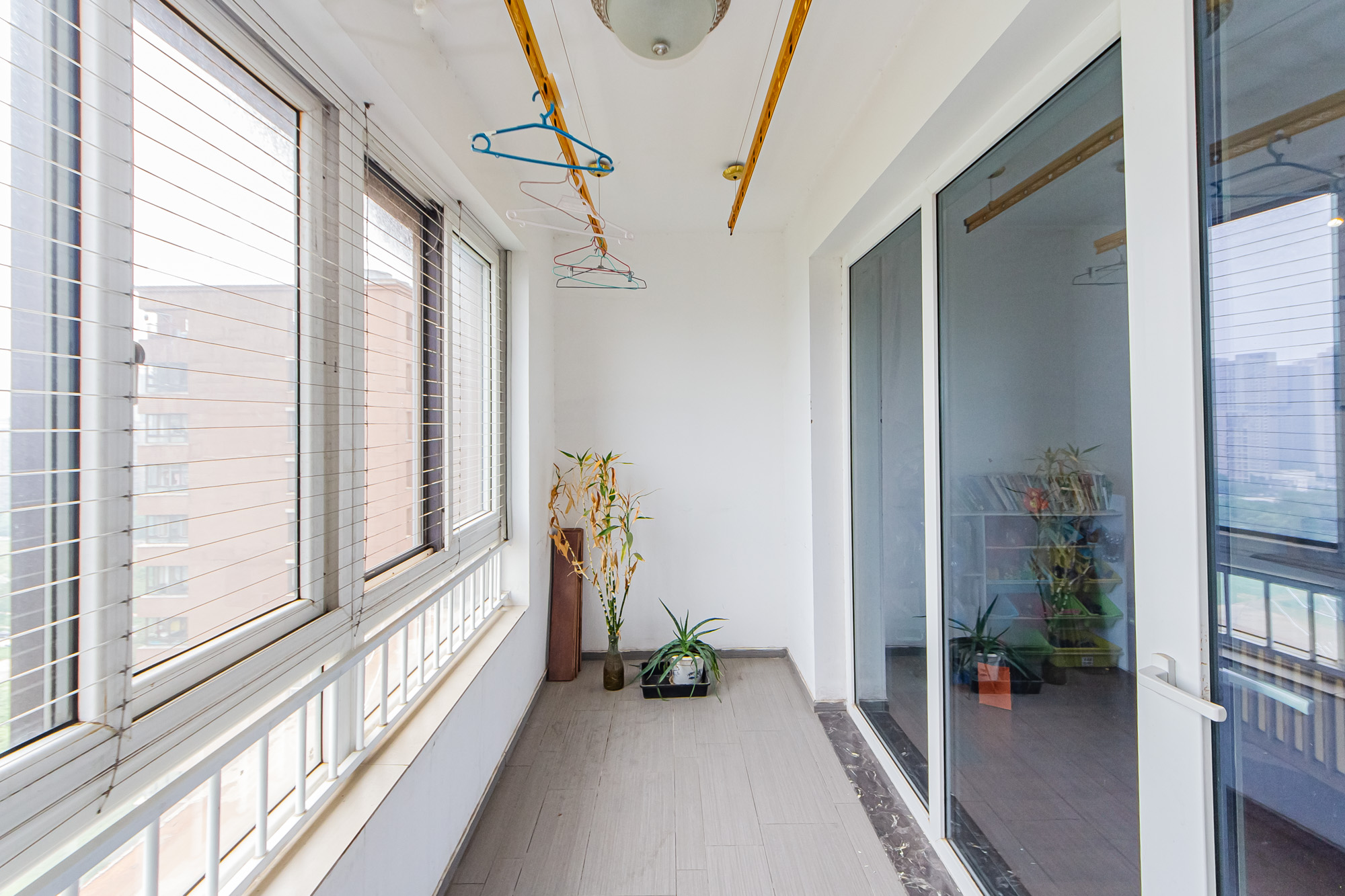 万国城(当代满庭春MOMA)一期 3室2厅2卫 123.0万 万国城(当代满庭春MOMA)一期 3室2厅2卫 123.0万阳台