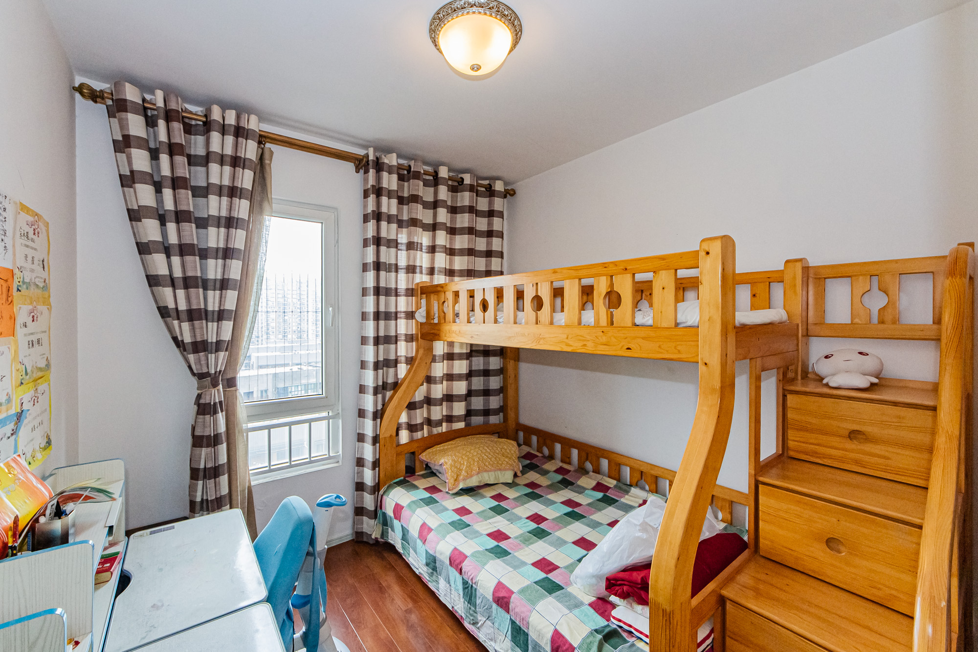 万国城(当代满庭春MOMA)一期 3室2厅2卫 123.0万 万国城(当代满庭春MOMA)一期 3室2厅2卫 123.0万卧室