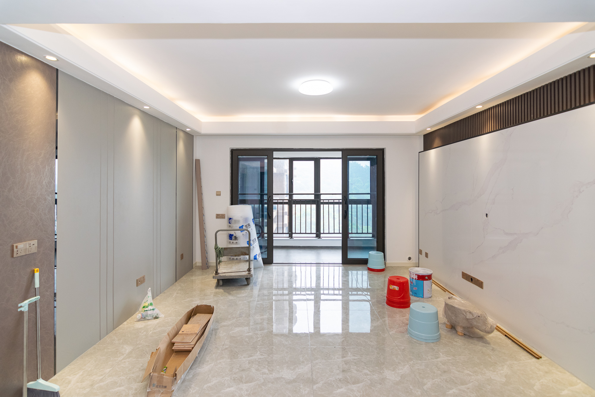 润和美郡(润和紫郡五期) 5室2厅2卫 168.0万 润和美郡(润和紫郡五期) 5室2厅2卫 168.0万客厅