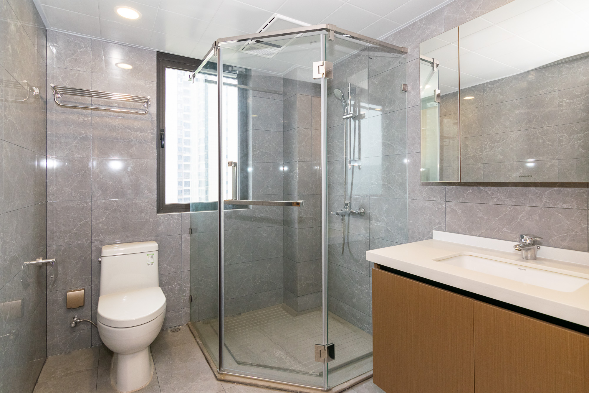 润和美郡(润和紫郡五期) 5室2厅2卫 168.0万 润和美郡(润和紫郡五期) 5室2厅2卫 168.0万卫生间