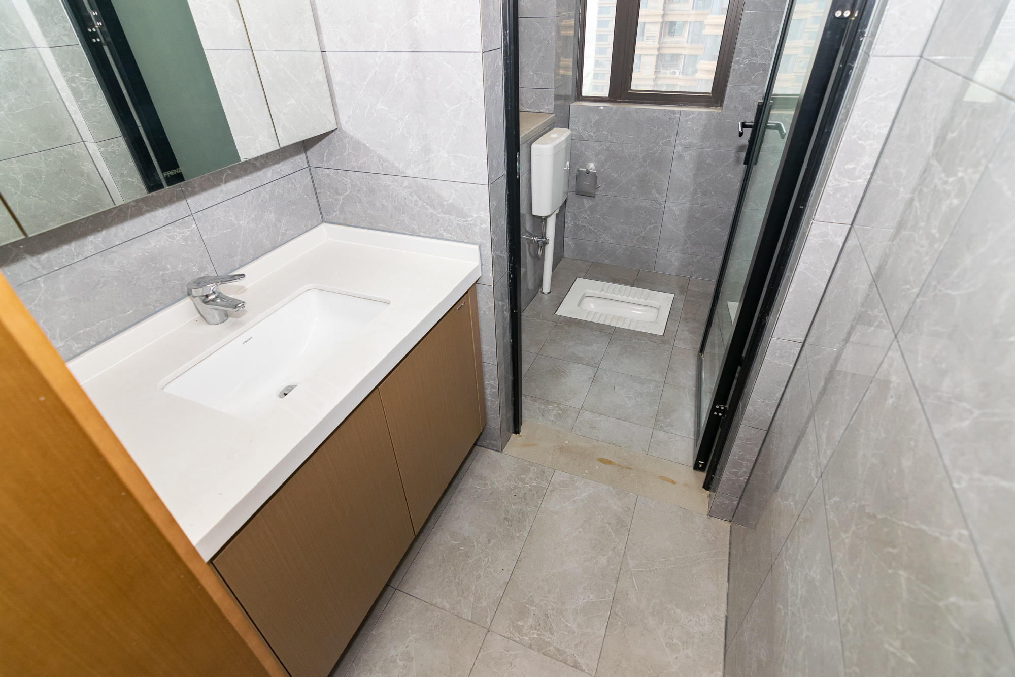 润和美郡(润和紫郡五期) 5室2厅2卫 168.0万 润和美郡(润和紫郡五期) 5室2厅2卫 168.0万卫生间