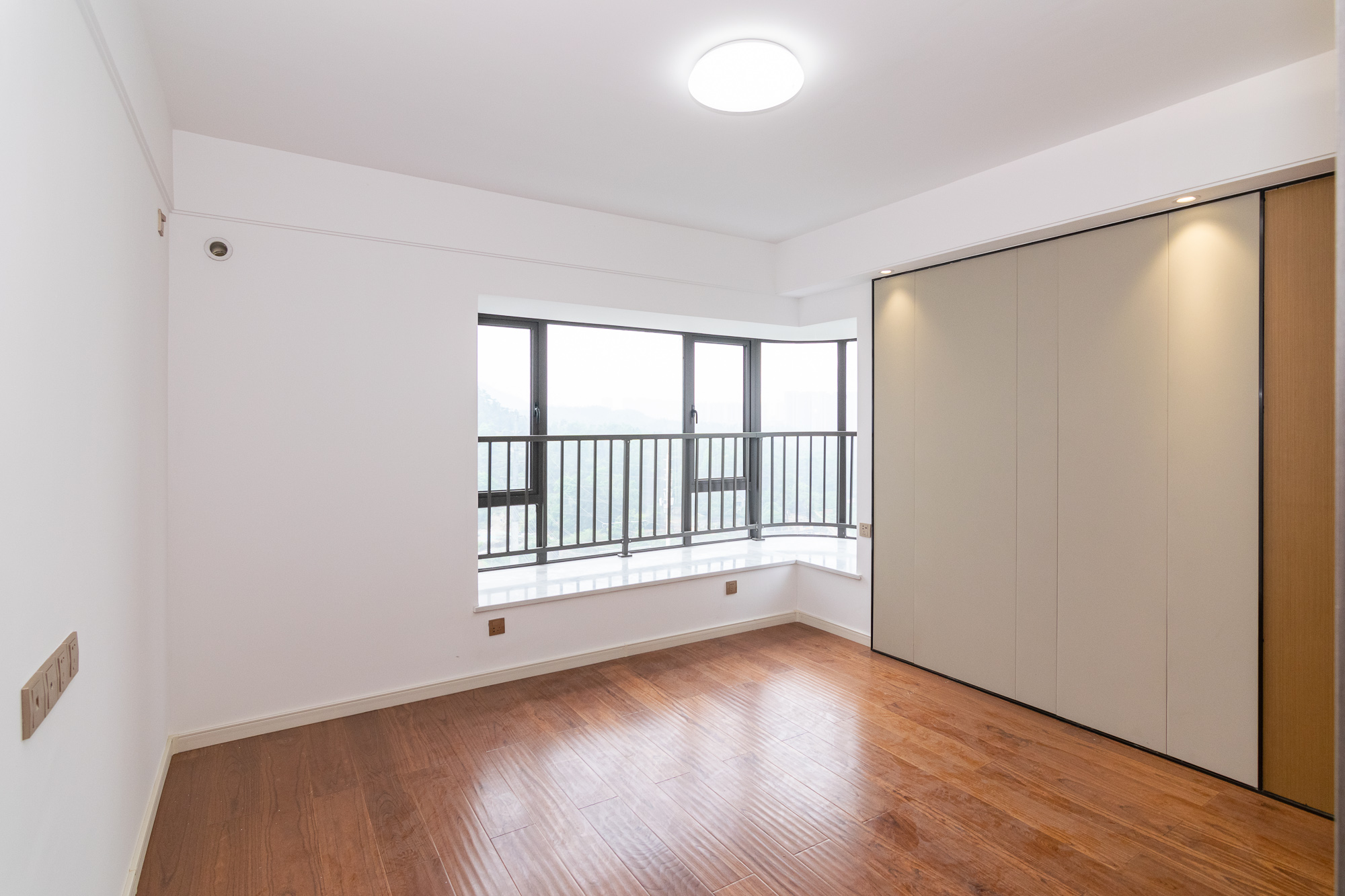 润和美郡（润和紫郡五期）  5室2厅2卫    168.0万卧室