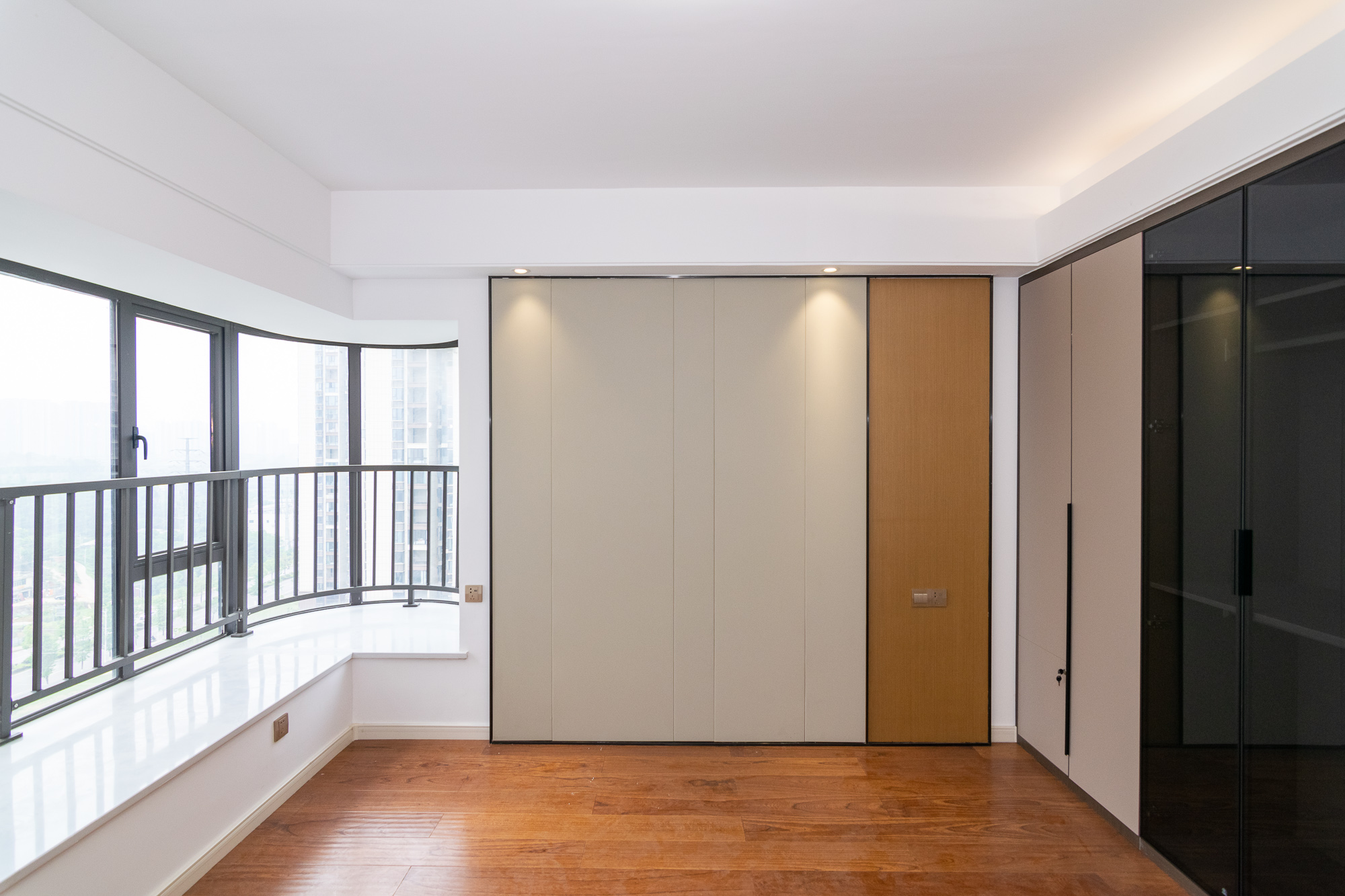 润和美郡(润和紫郡五期) 5室2厅2卫 168.0万 润和美郡(润和紫郡五期) 5室2厅2卫 168.0万卧室