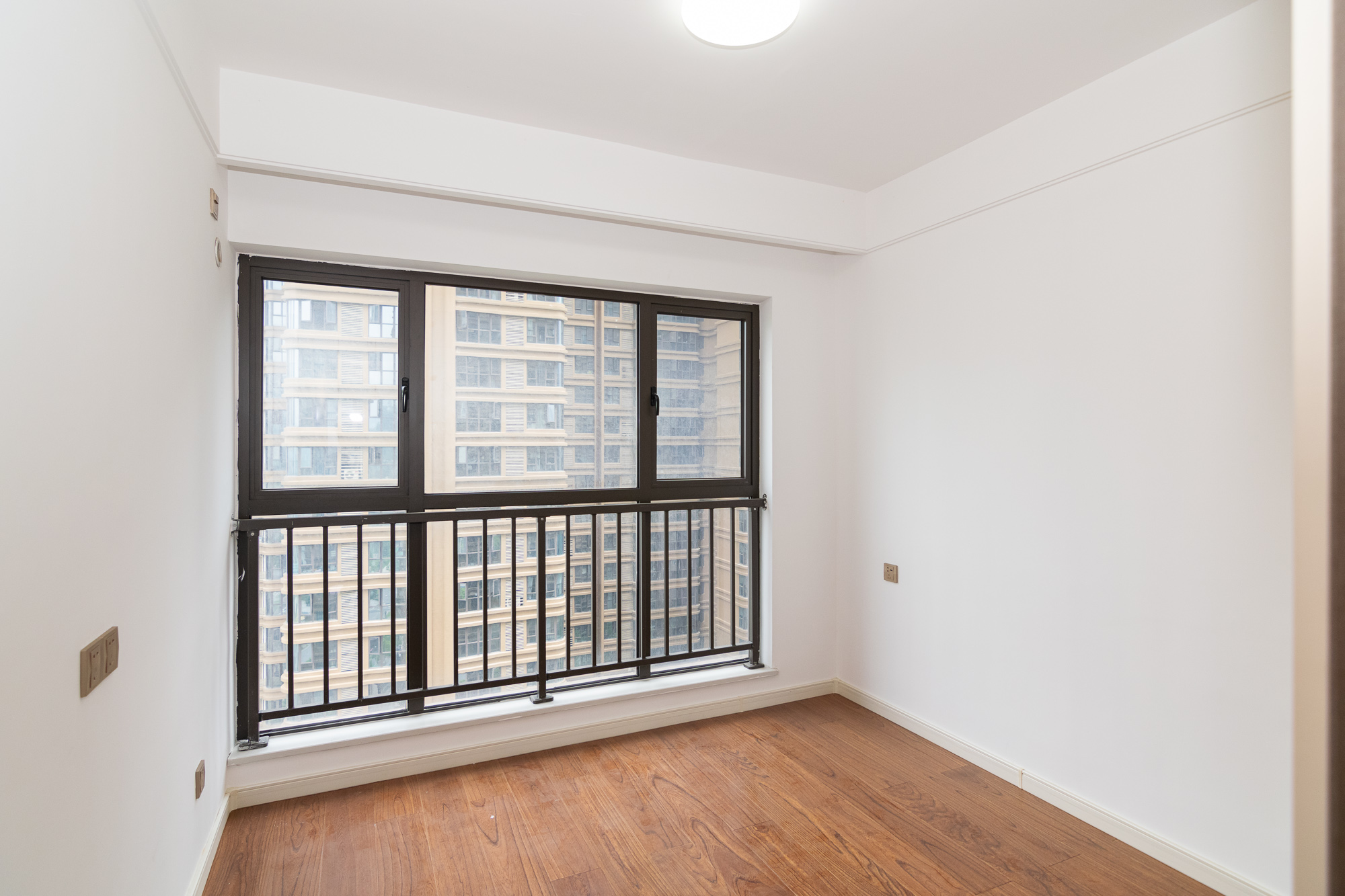 润和美郡（润和紫郡五期）  5室2厅2卫    168.0万卧室