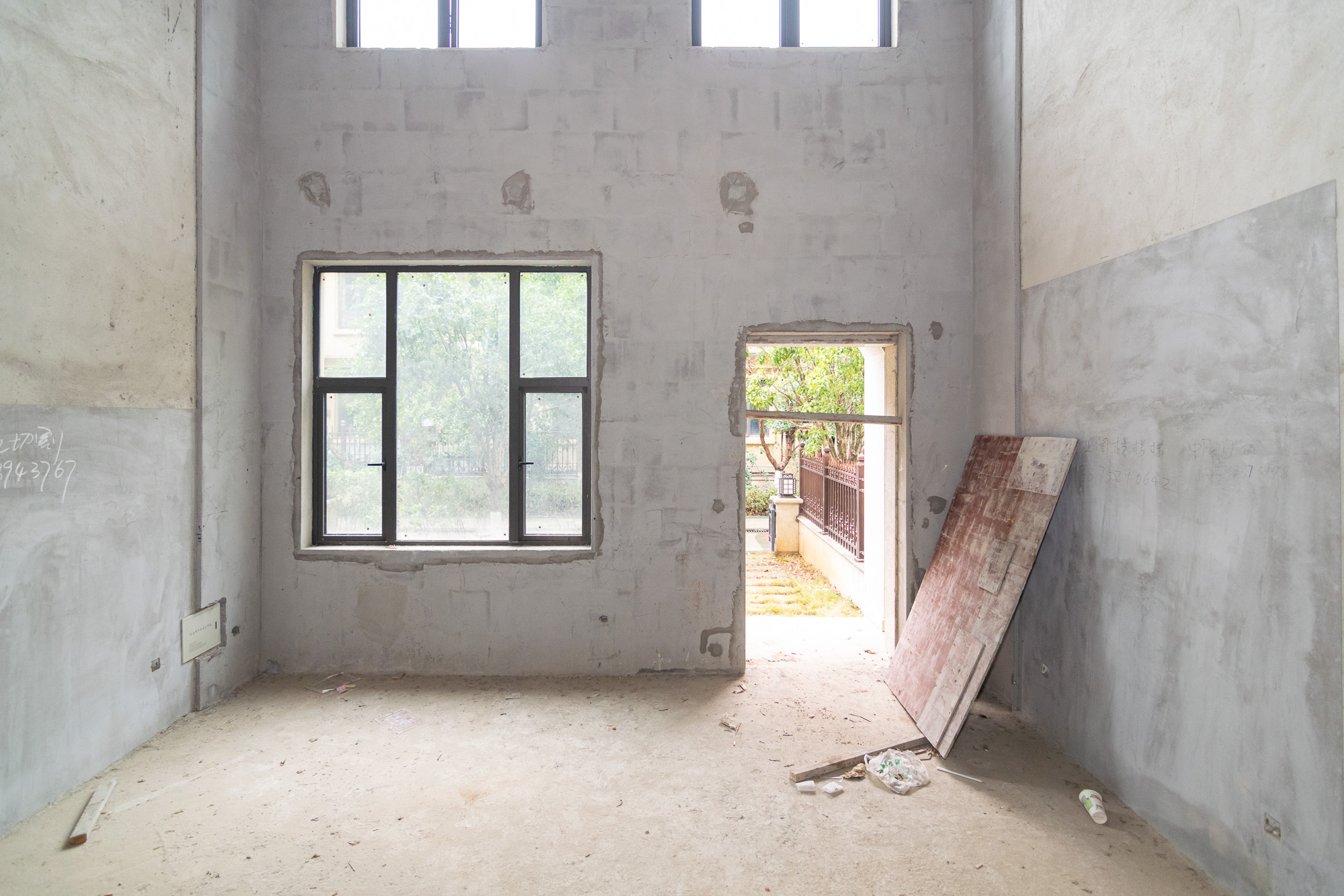 润和紫郡一期 5室2厅3卫 272.8万 润和紫郡一期 5室2厅3卫 272.8万客厅