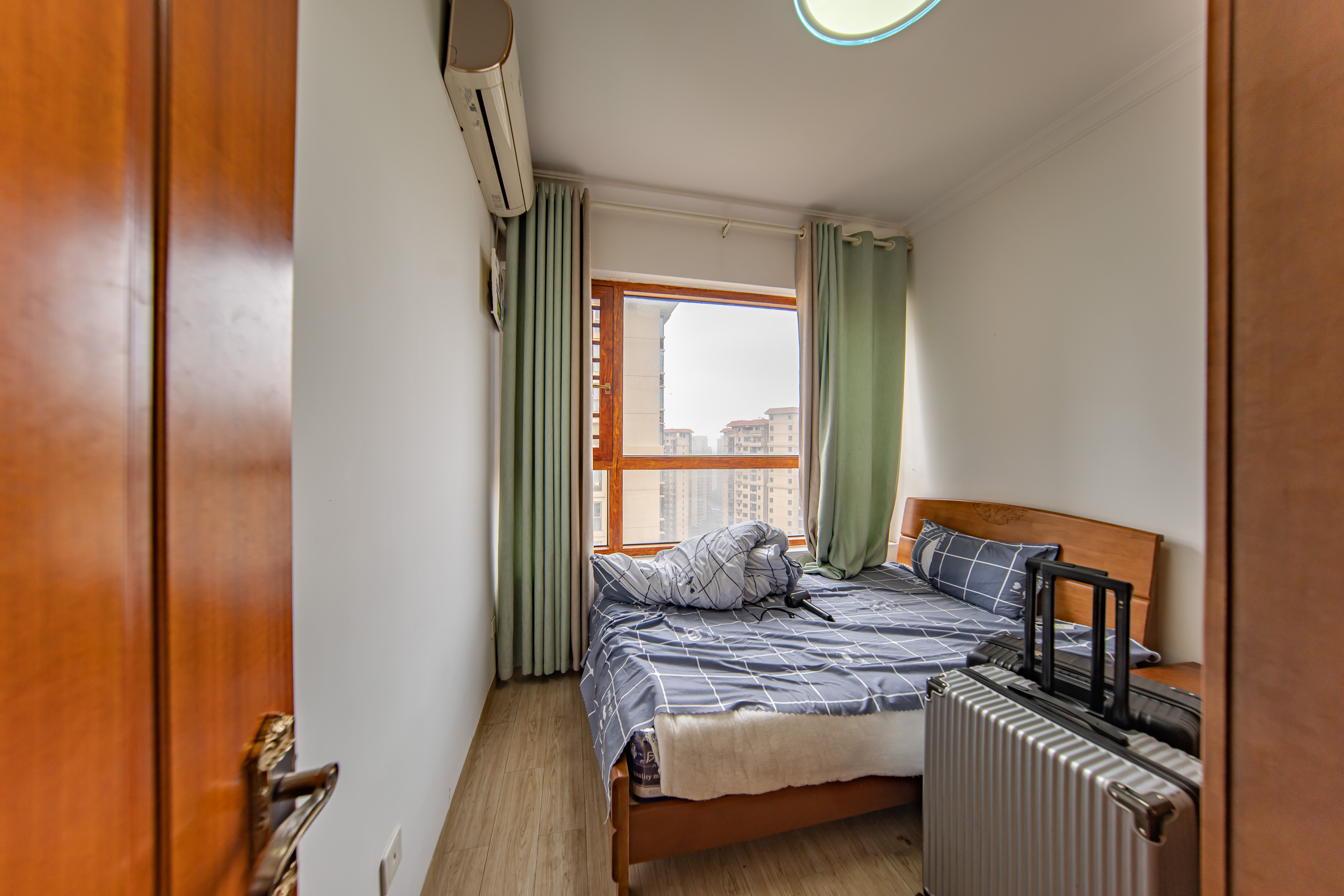 江山帝景哈佛  3室2厅2卫    107.0万卧室