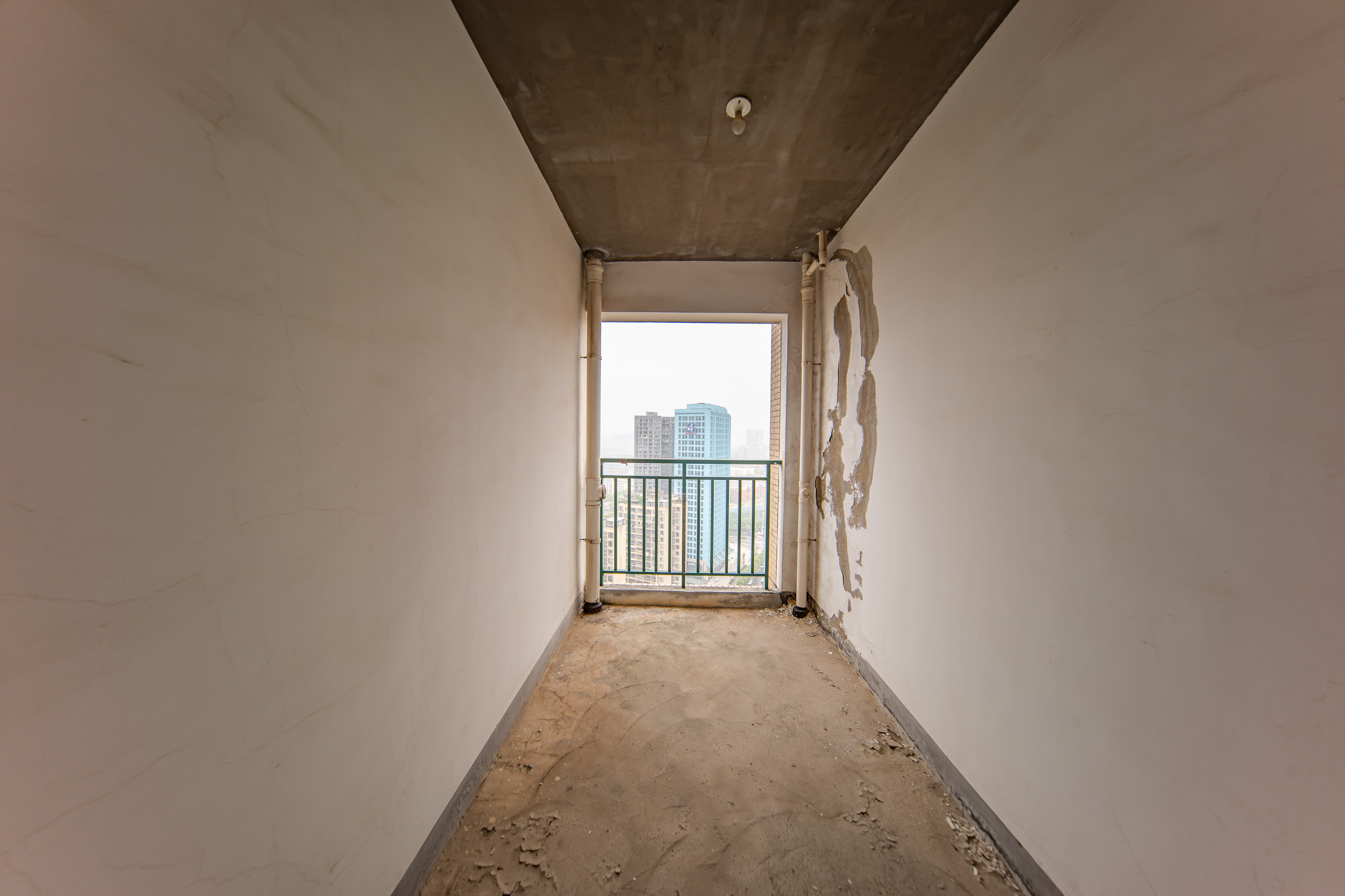 洋湖时代  4室2厅1卫    66.0万 洋湖时代  4室2厅1卫    66.0万阳台