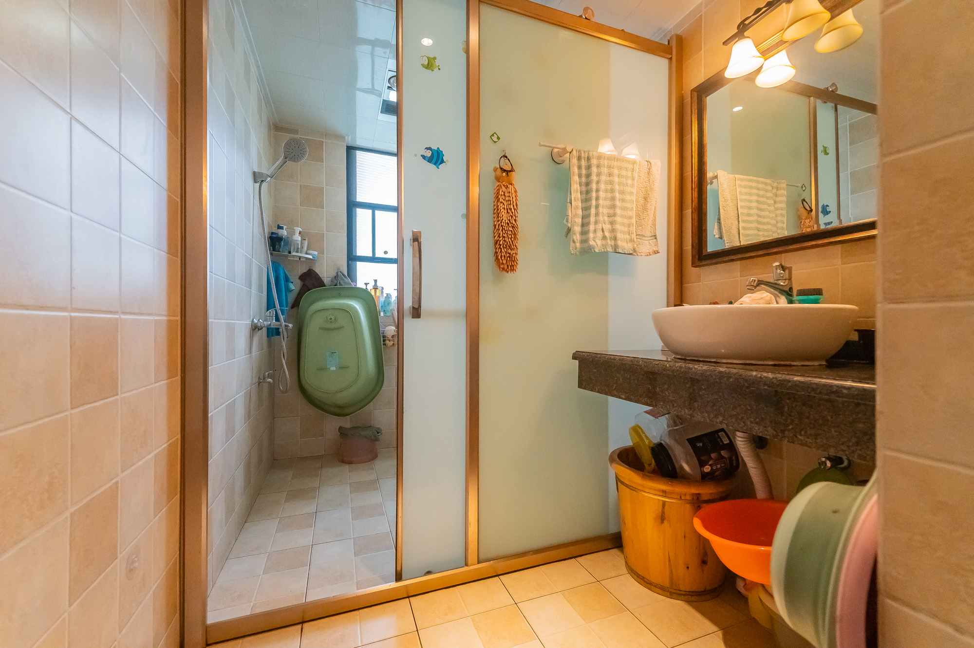 恒基凯旋门一二期 4室2厅2卫 148.0万 恒基凯旋门一二期 4室2厅2卫 148.0万卫生间