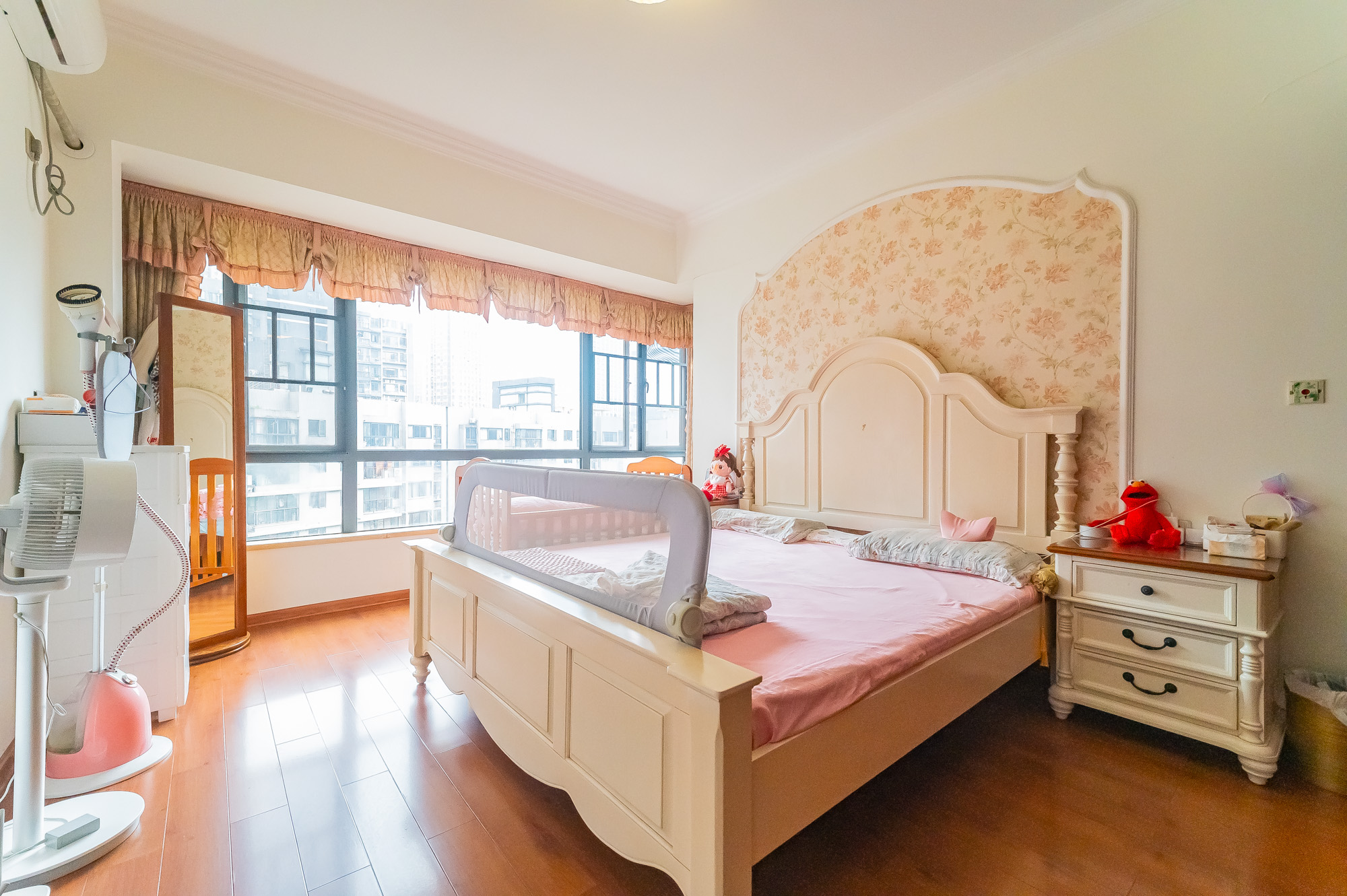 恒基凯旋门一二期 4室2厅2卫 148.0万 恒基凯旋门一二期 4室2厅2卫 148.0万卧室