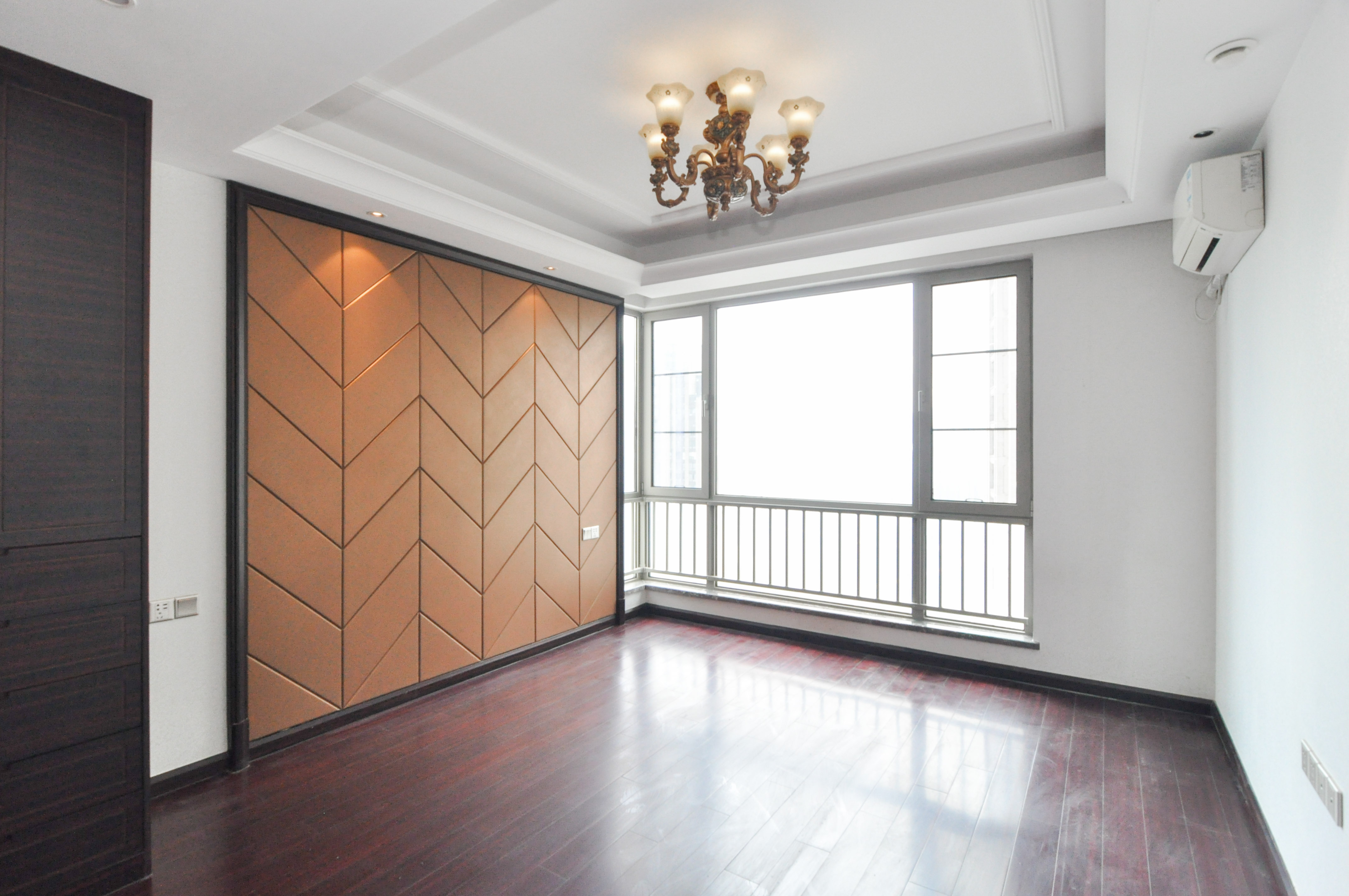 梅溪湖金茂府(金茂广场)(金茂览秀城) 3室2厅2卫 235.0万 梅溪湖金茂府(金茂广场)(金茂览秀城) 3室2厅2卫 235.0万卧室