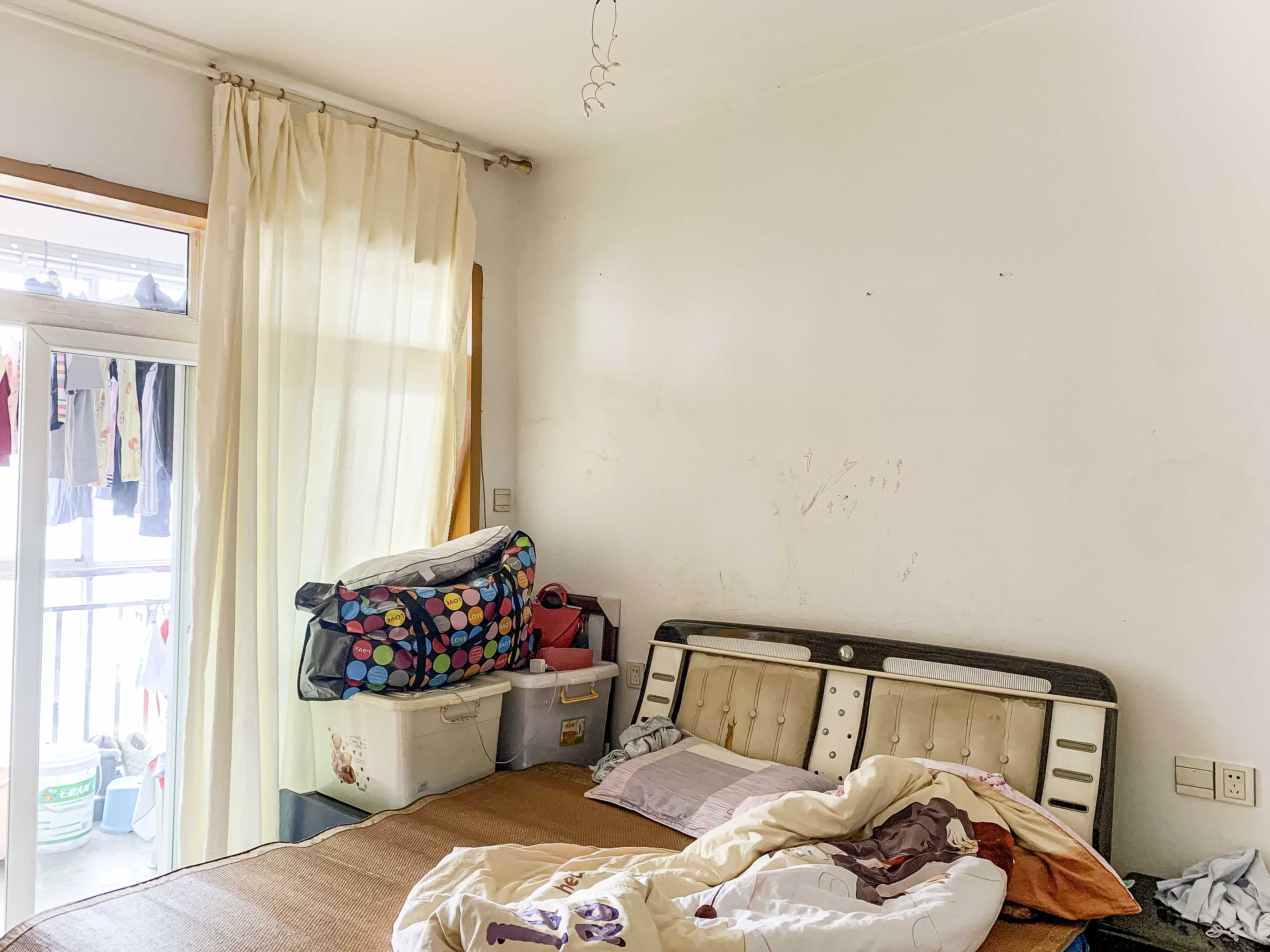 天剑华城 2室2厅1卫 65.0万 天剑华城 2室2厅1卫 65.0万卧室